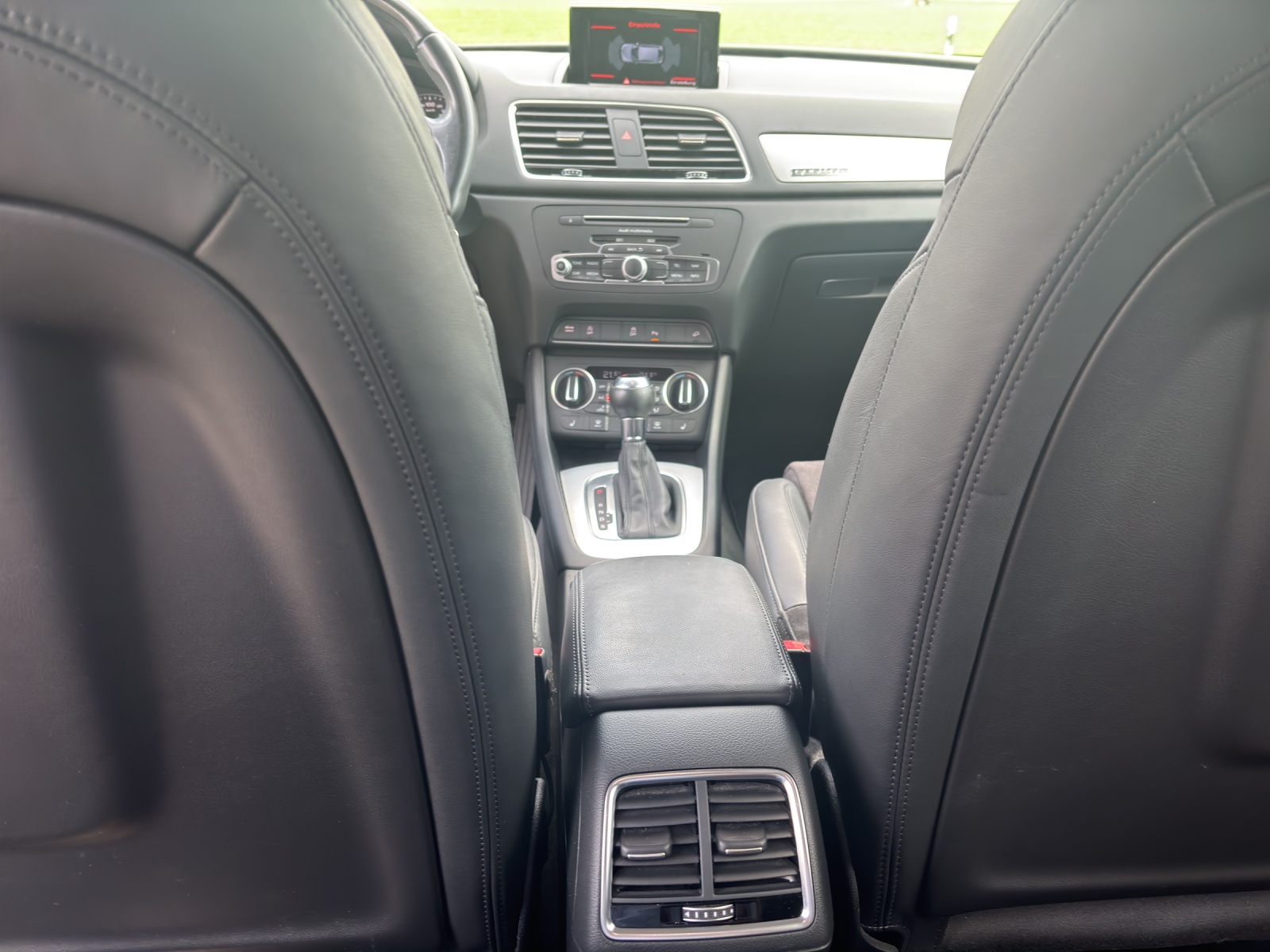 AUDI Q3 2.0 TFSI Sport quattro S-Tr.-image-3