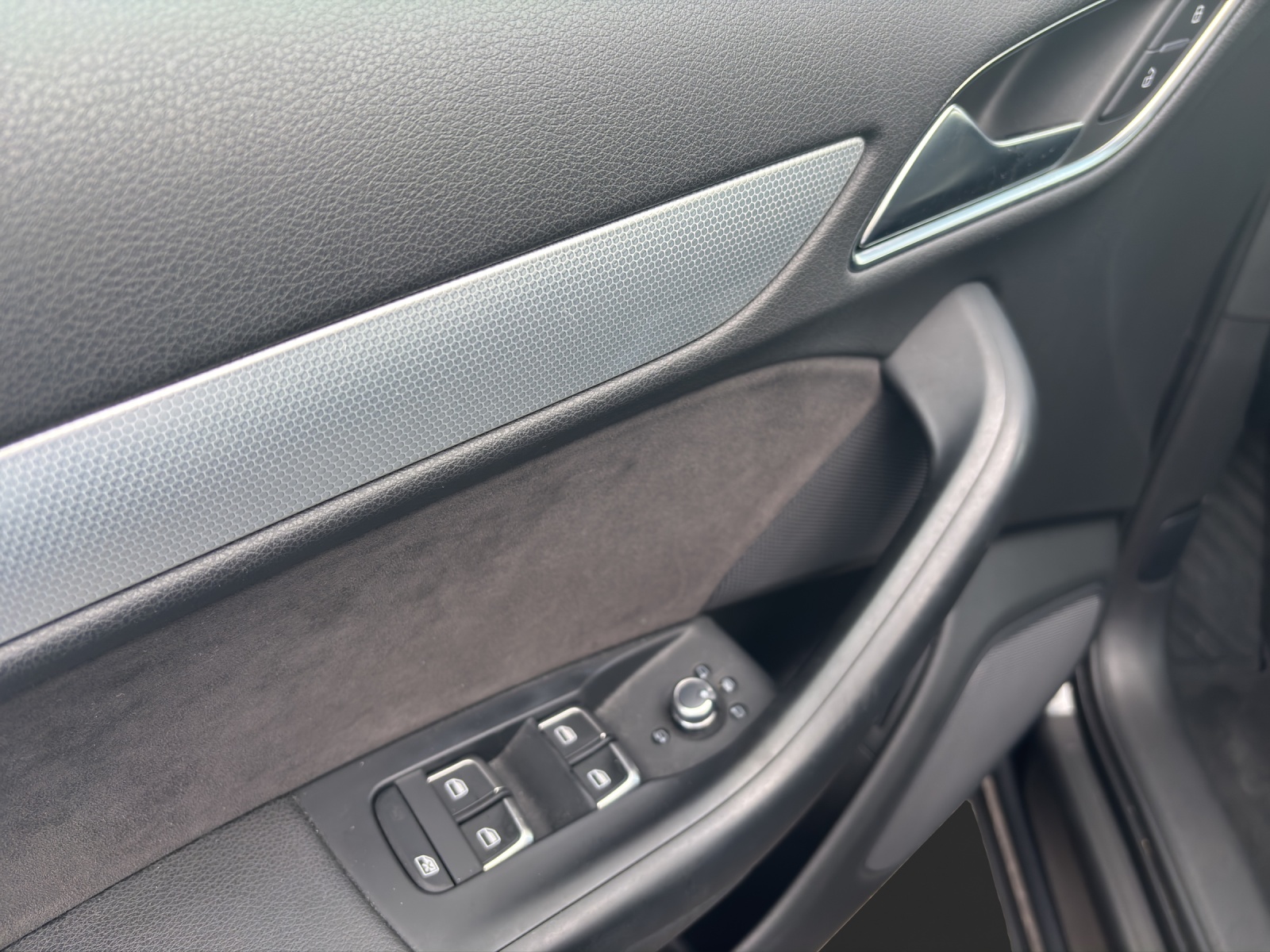AUDI Q3 2.0 TFSI Sport quattro S-Tr.-image-2