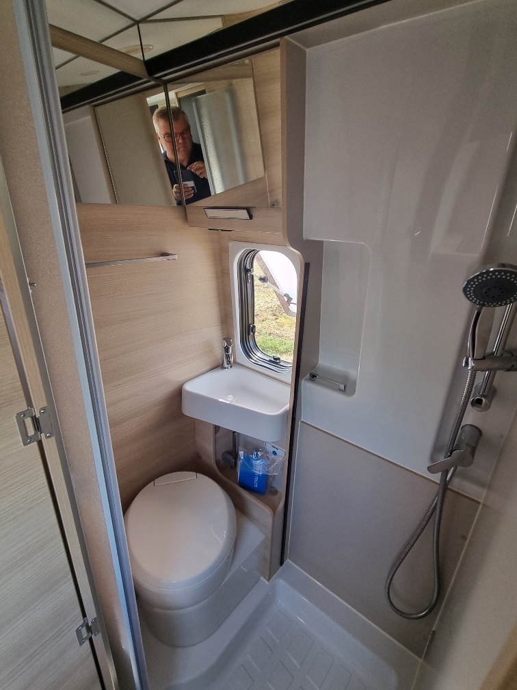 CHAUSSON V690 Automatik/Hubbetten/TOP-Ausstattung-image-8