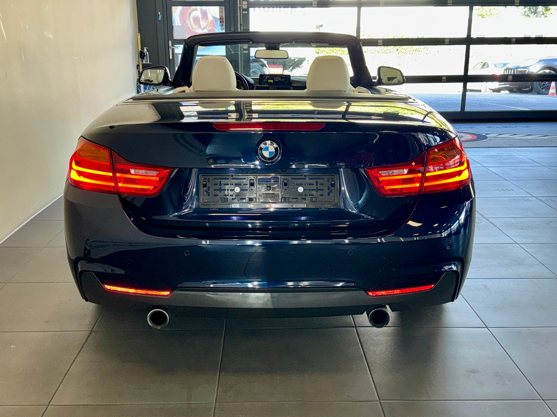 BMW 435i Cabriolet xDrive M Sport Steptronic *Individual*-image-3