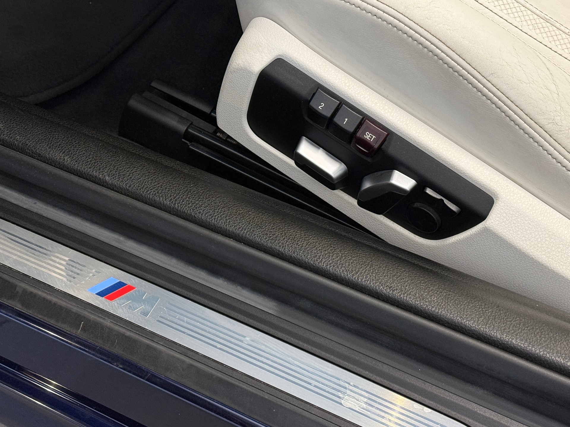 BMW 435i Cabriolet xDrive M Sport Steptronic *Individual*-image-12