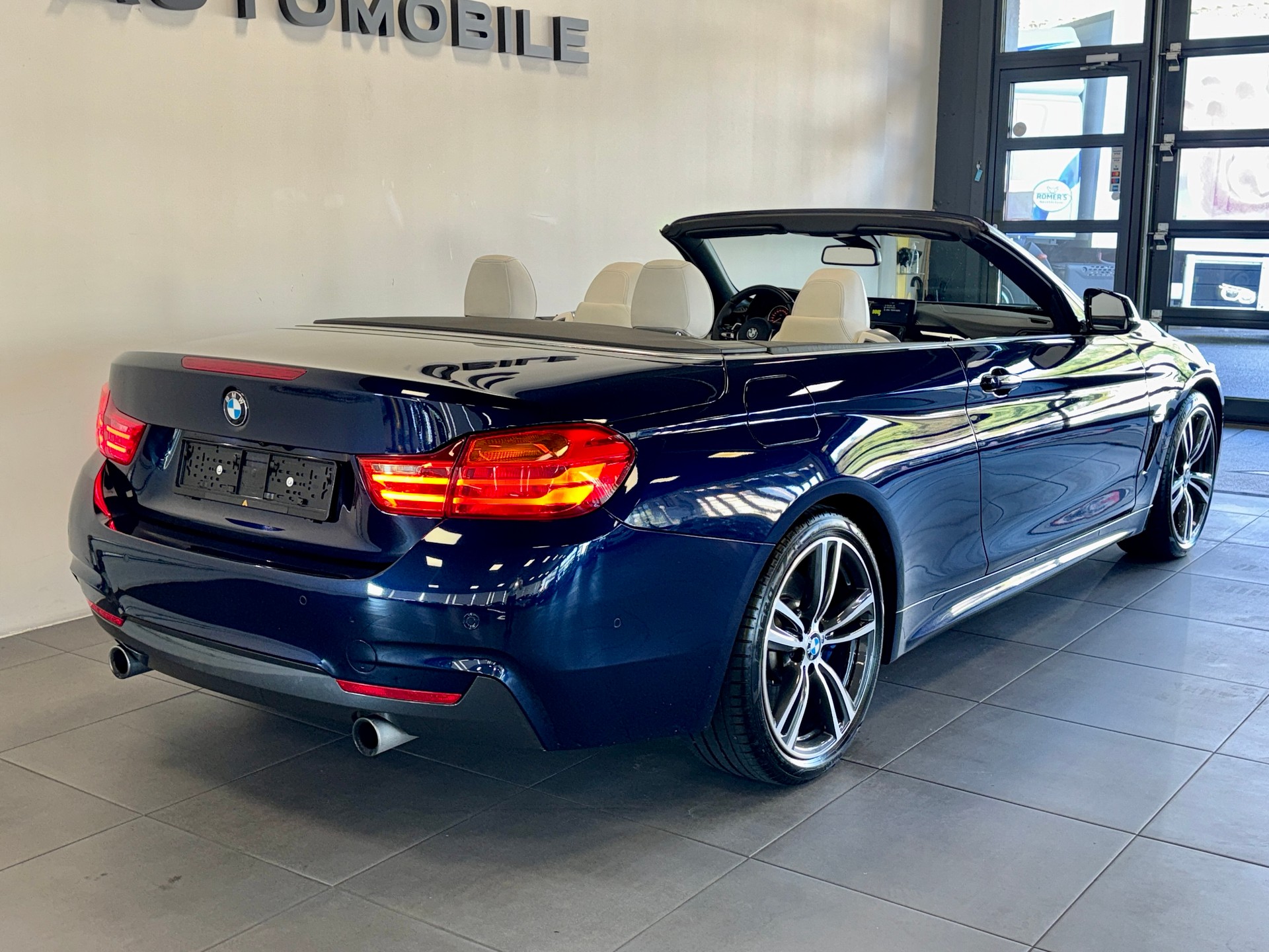 BMW 435i Cabriolet xDrive M Sport Steptronic *Individual*-image-2