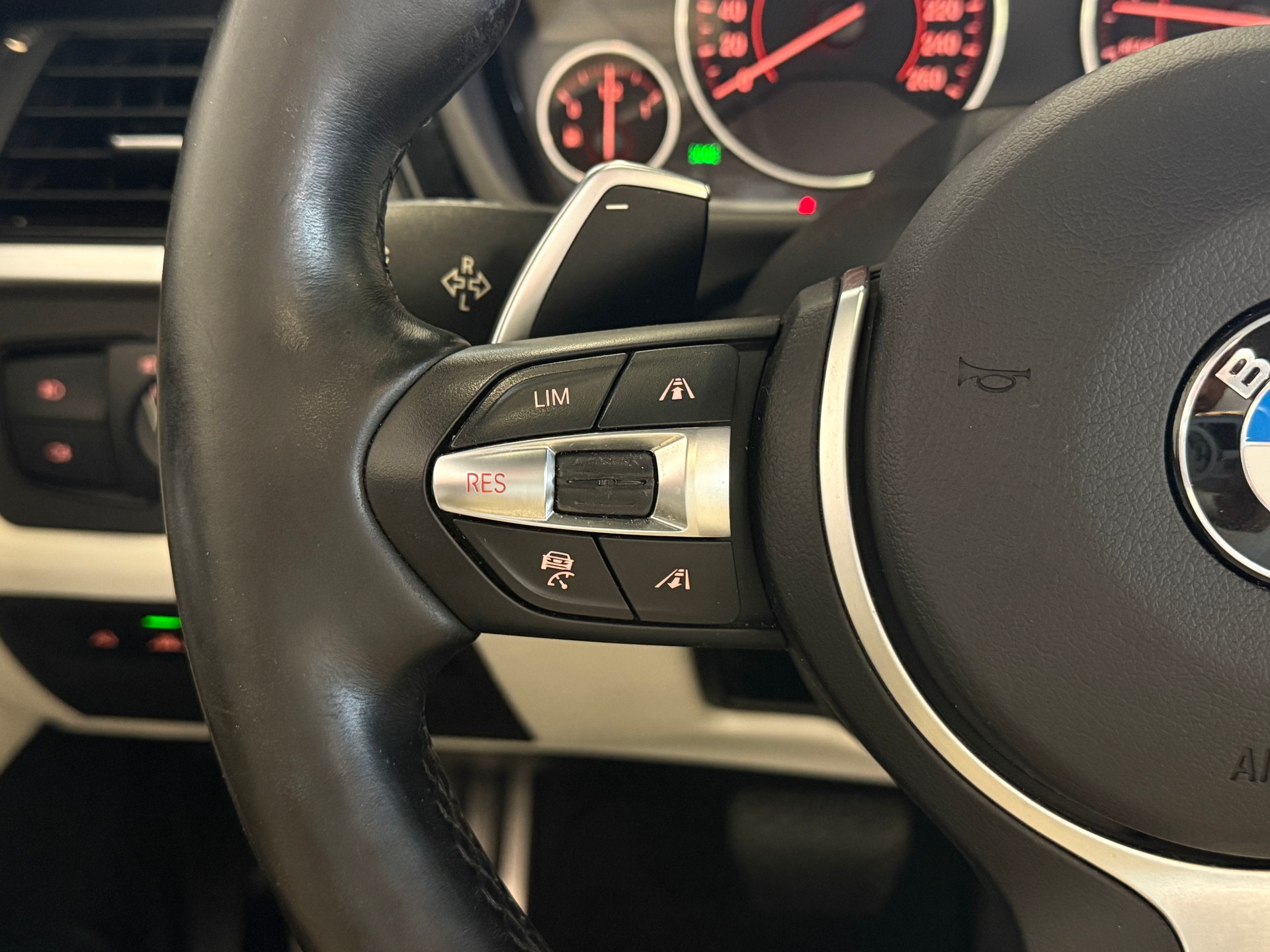 BMW 435i Cabriolet xDrive M Sport Steptronic *Individual*-image-5