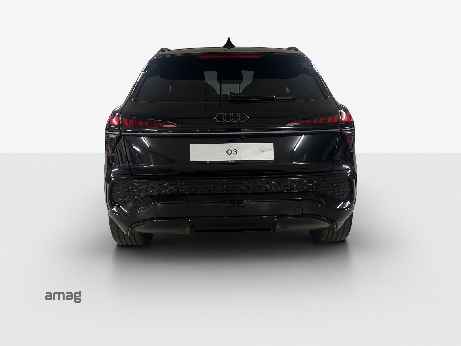 AUDI Q3 SUV e-hybrid 200 kW S tronig-image-3