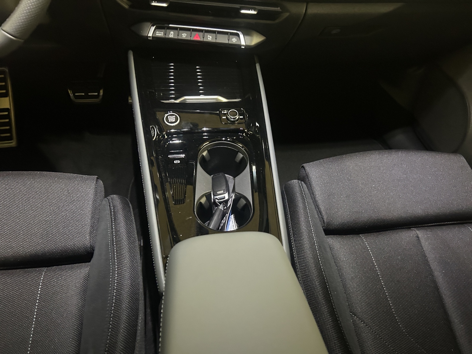 AUDI Q3 SUV e-hybrid 200 kW S tronig-image-10