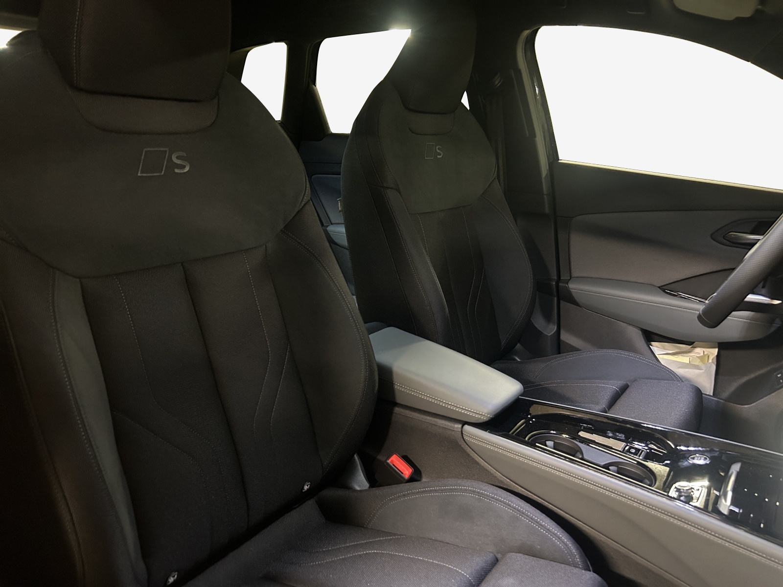 AUDI Q3 SUV e-hybrid 200 kW S tronig-image-14