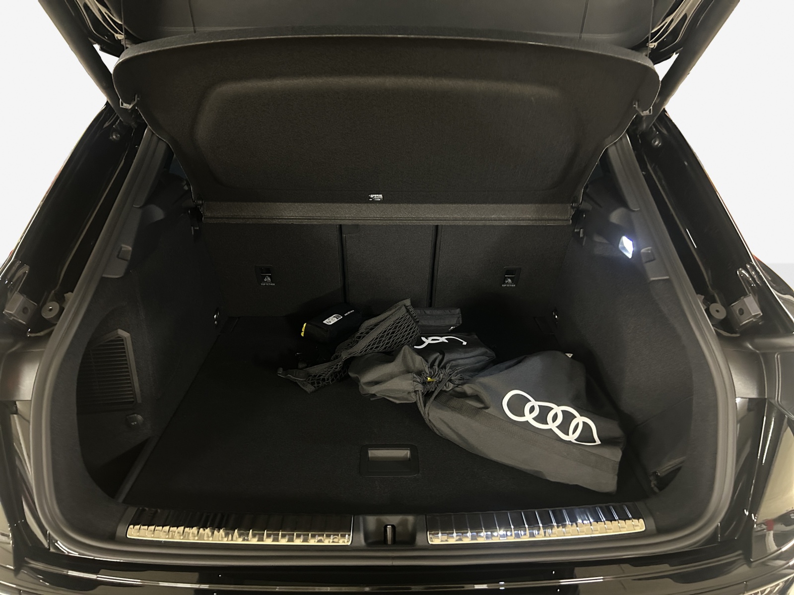 AUDI Q3 SUV e-hybrid 200 kW S tronig-image-12