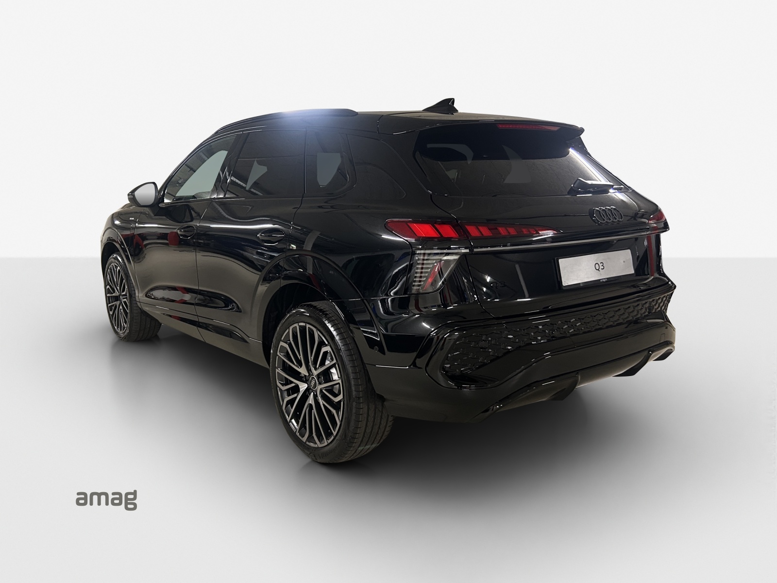 AUDI Q3 SUV e-hybrid 200 kW S tronig-image-2