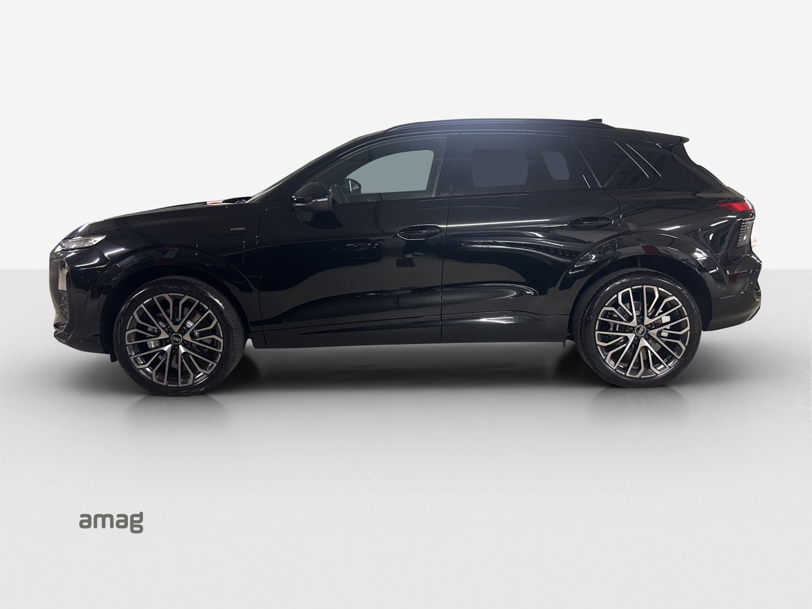 AUDI Q3 SUV e-hybrid 200 kW S tronig-image-1