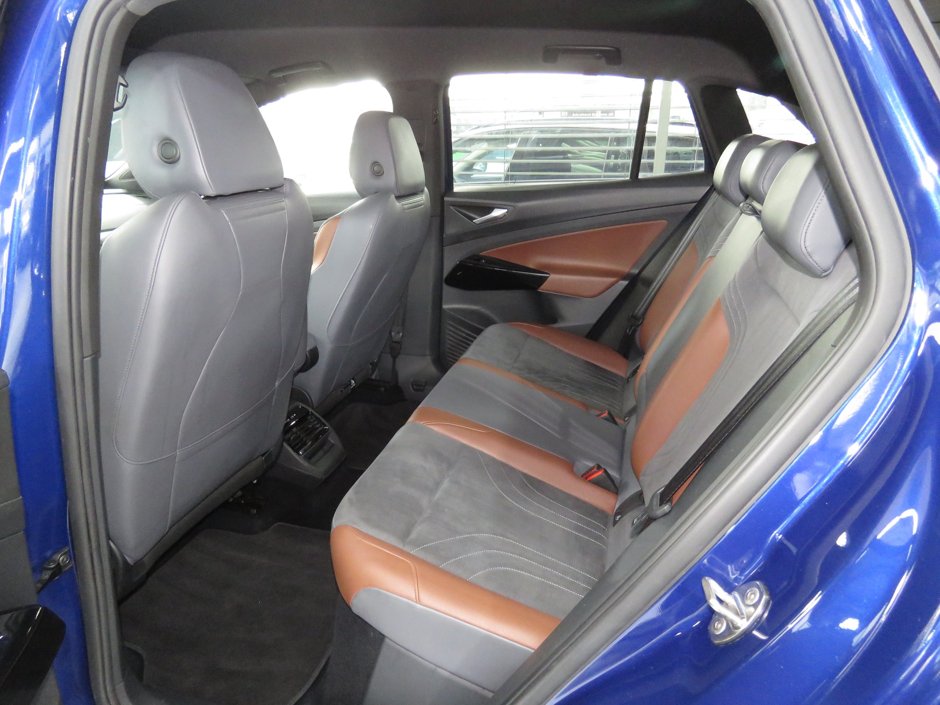 VW ID.4 Pro Performance 77 kWh 1ST "Automat" (RW 487 km)-image-8