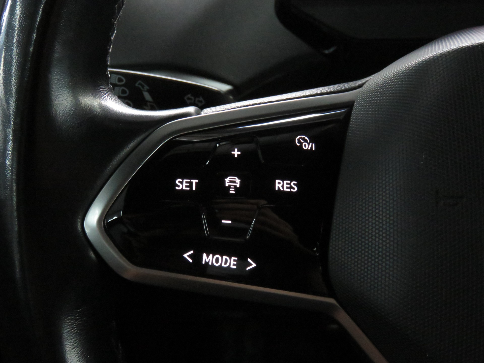 VW ID.4 Pro Performance 77 kWh 1ST "Automat" (RW 487 km)-image-16