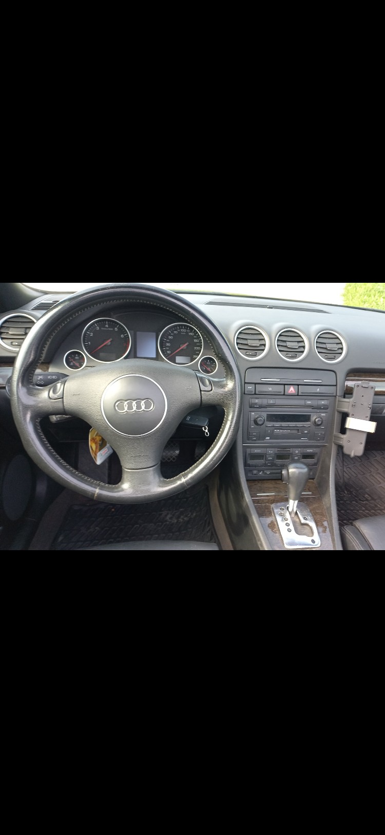 AUDI A4 Cabriolet 2.4 V6-image-2