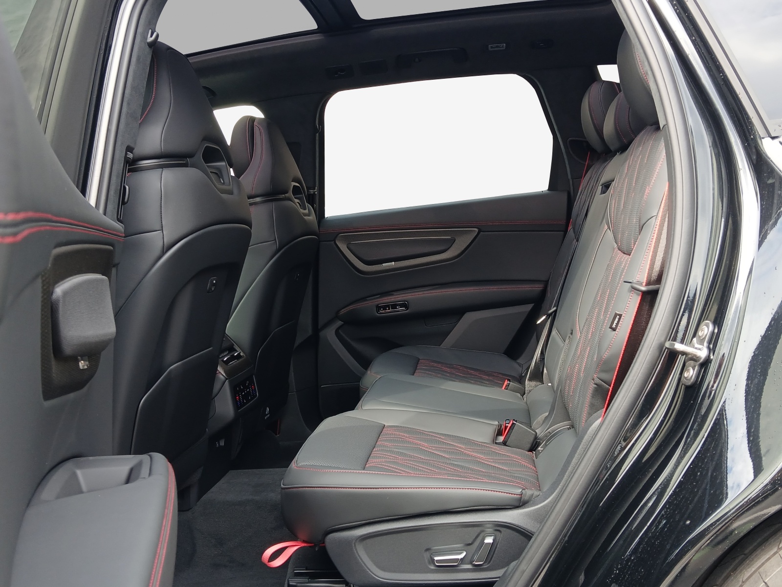 AUDI Q7 SUV TDI quattro 220 kW-image-4