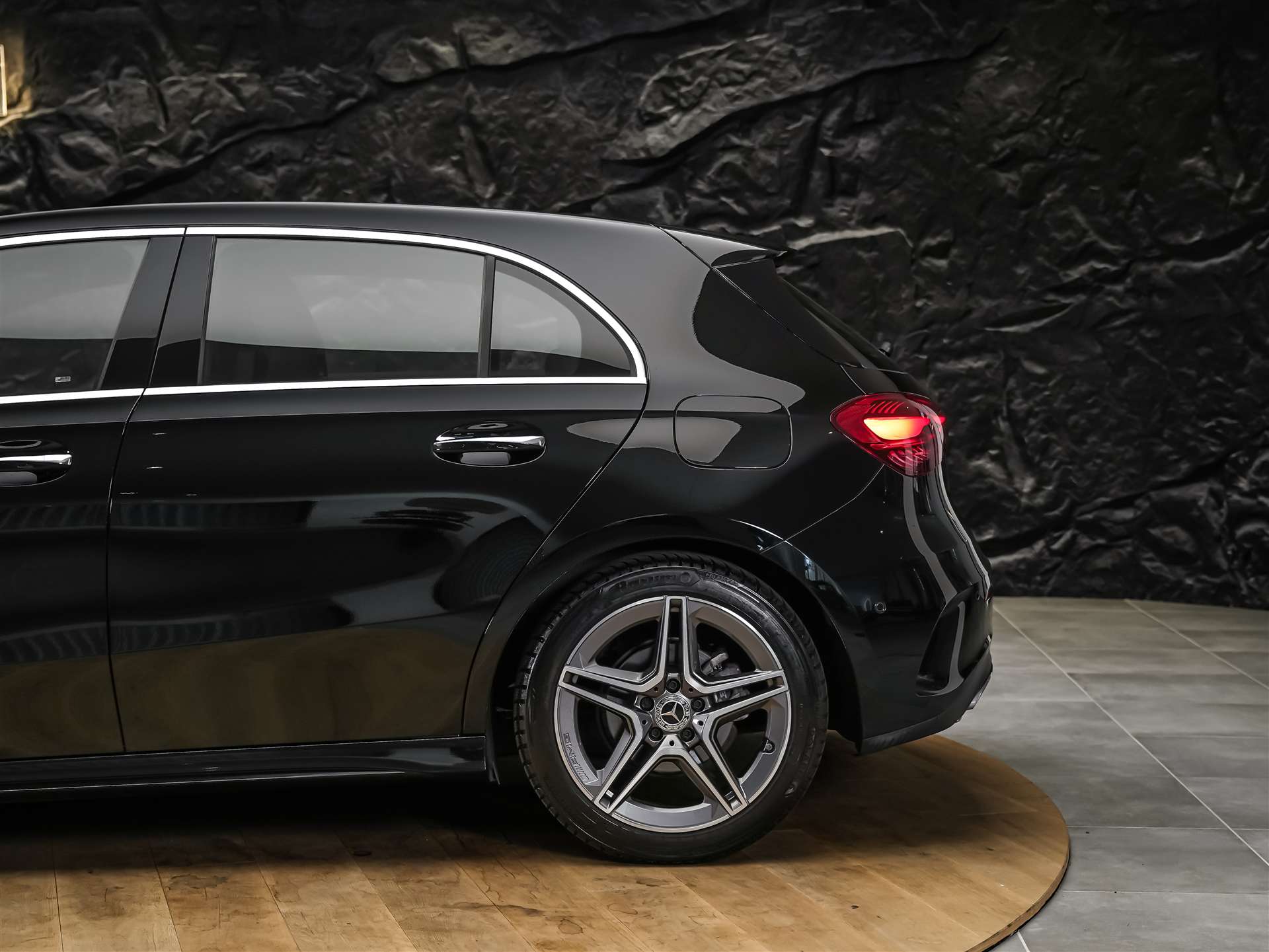 MERCEDES-BENZ A 200 d AMG Line 8G-DCT *Facelift*Multi Beam LED*Kamera*-image-17