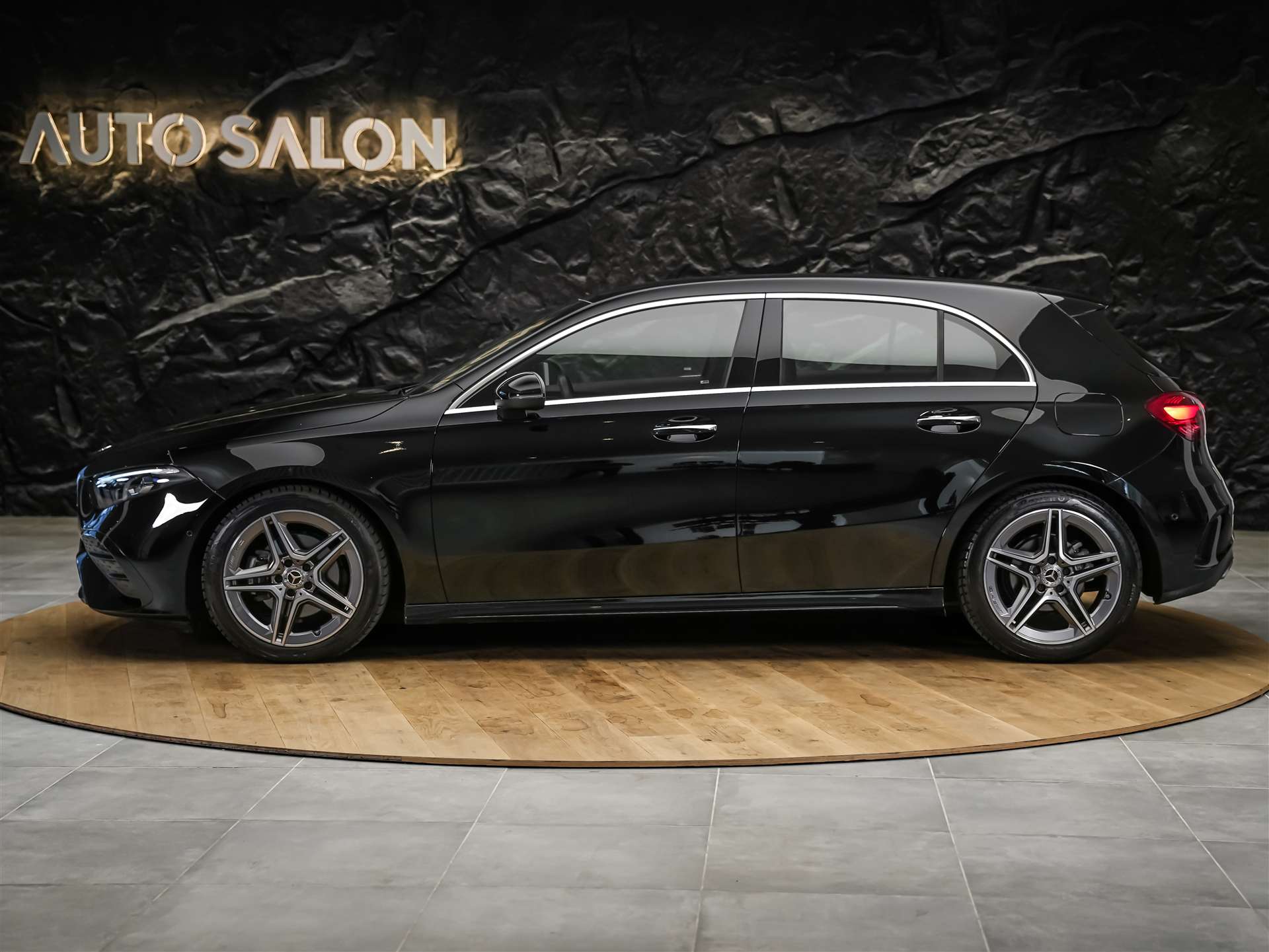 MERCEDES-BENZ A 200 d AMG Line 8G-DCT *Facelift*Multi Beam LED*Kamera*-showroom-element-2