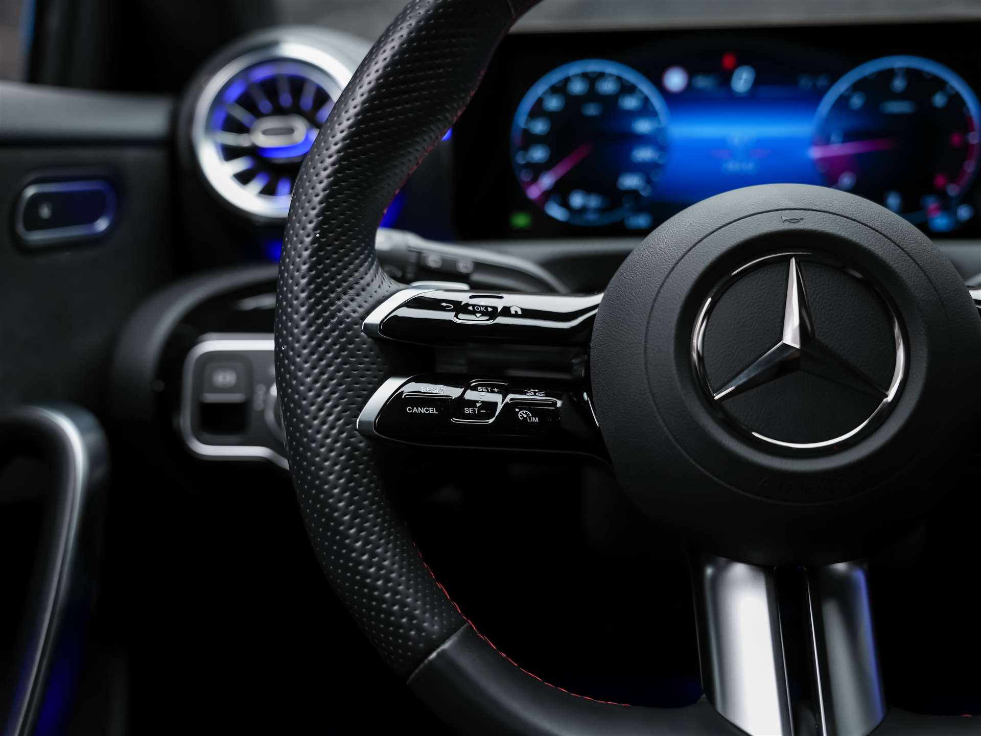 MERCEDES-BENZ A 200 d AMG Line 8G-DCT *Facelift*Multi Beam LED*Kamera*-image-24