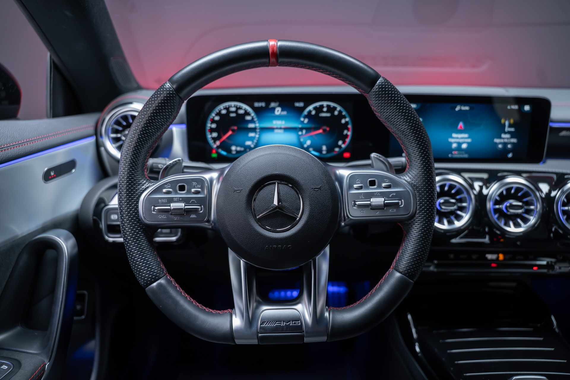 MERCEDES-BENZ CLA 35 AMG 4matic / 360°Kamera / Ambientebeleuchtung-image-26