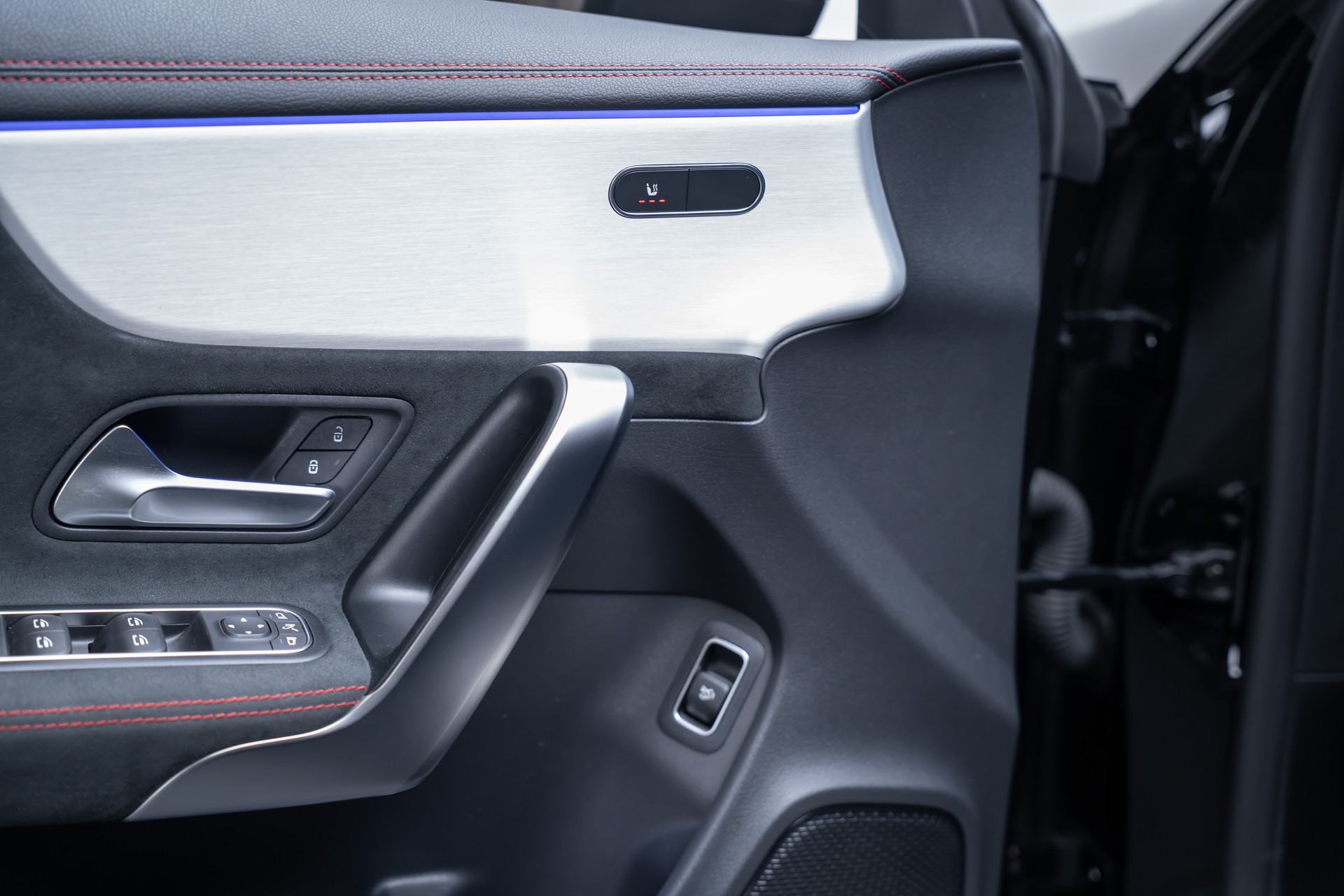 MERCEDES-BENZ CLA 35 AMG 4matic / 360°Kamera / Ambientebeleuchtung-image-15
