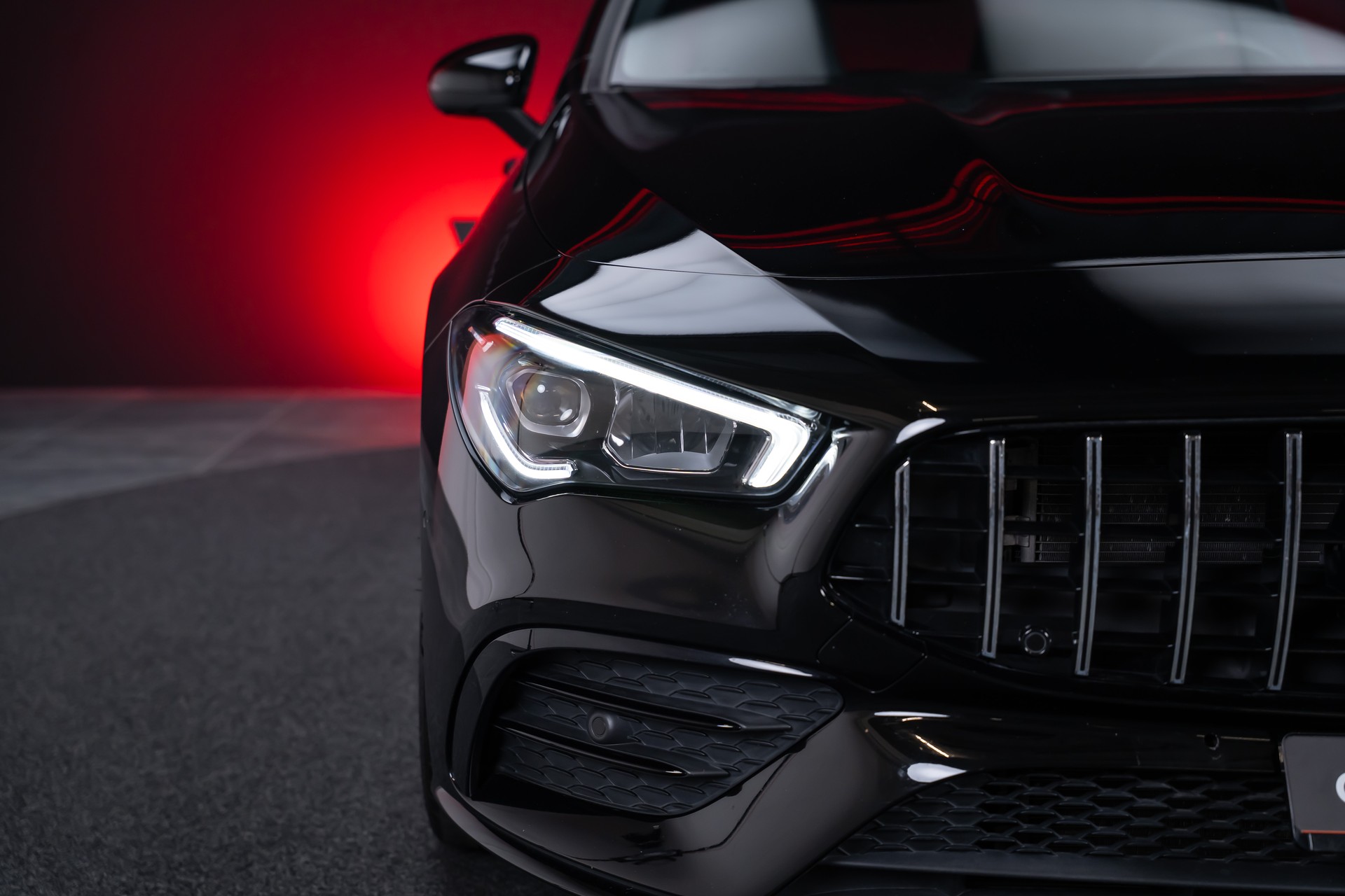 MERCEDES-BENZ CLA 35 AMG 4matic / 360°Kamera / Ambientebeleuchtung-image-10