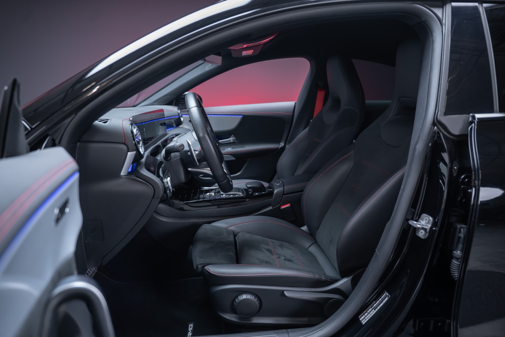 MERCEDES-BENZ CLA 35 AMG 4matic / 360°Kamera / Ambientebeleuchtung-image-11
