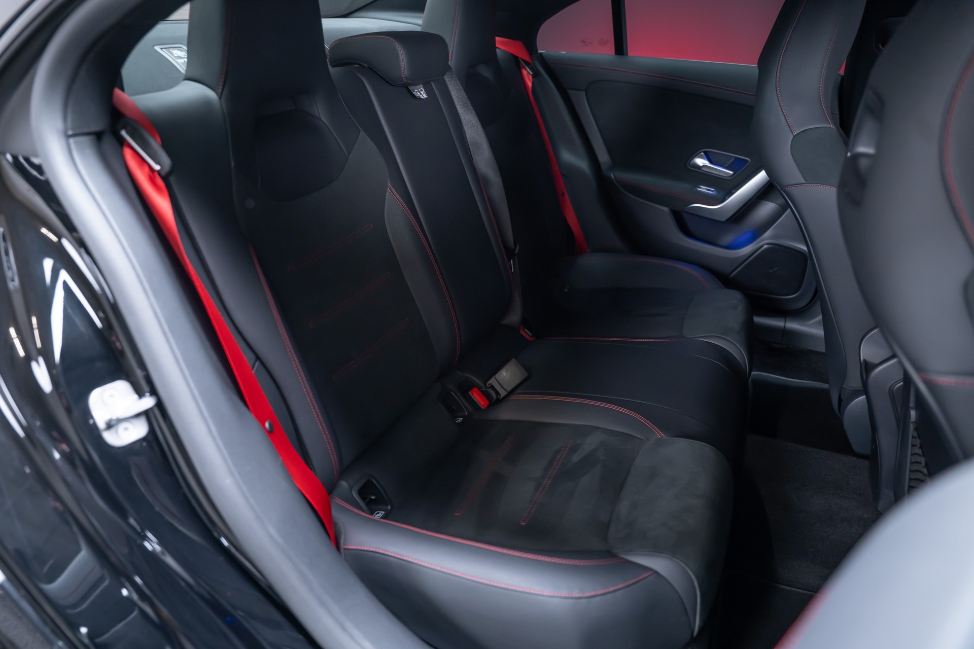 MERCEDES-BENZ CLA 35 AMG 4matic / 360°Kamera / Ambientebeleuchtung-image-21