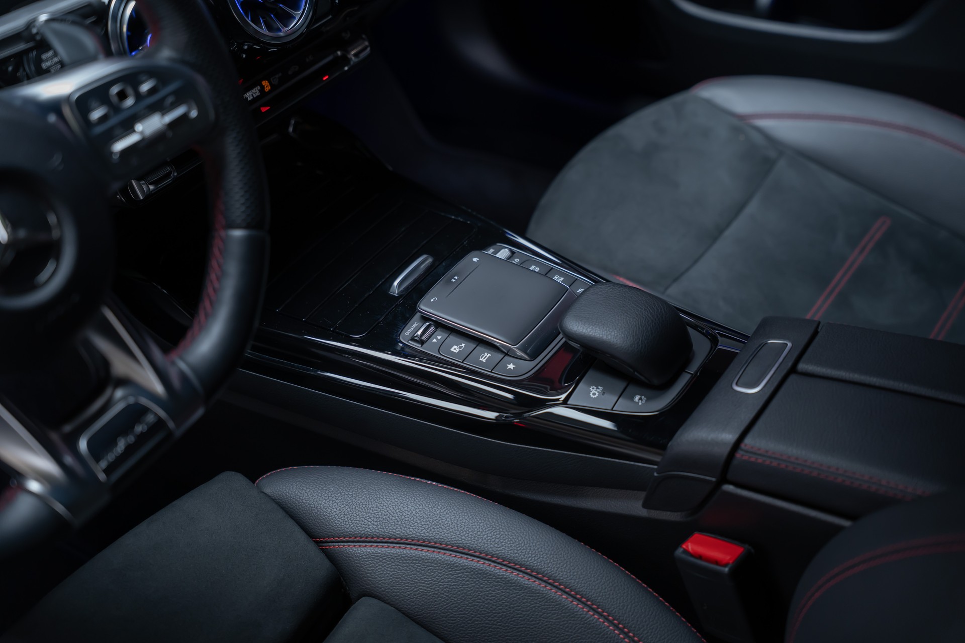 MERCEDES-BENZ CLA 35 AMG 4matic / 360°Kamera / Ambientebeleuchtung-image-14