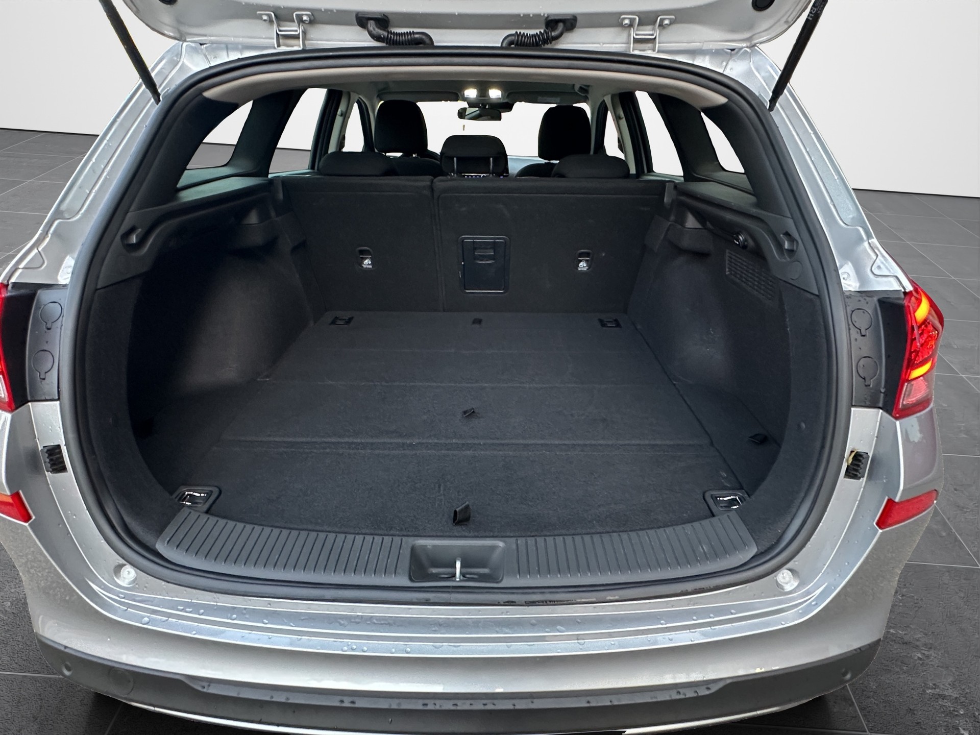 HYUNDAI i30 Wagon 1.5 T-GDi Amplia 48V MH DCT-image-15