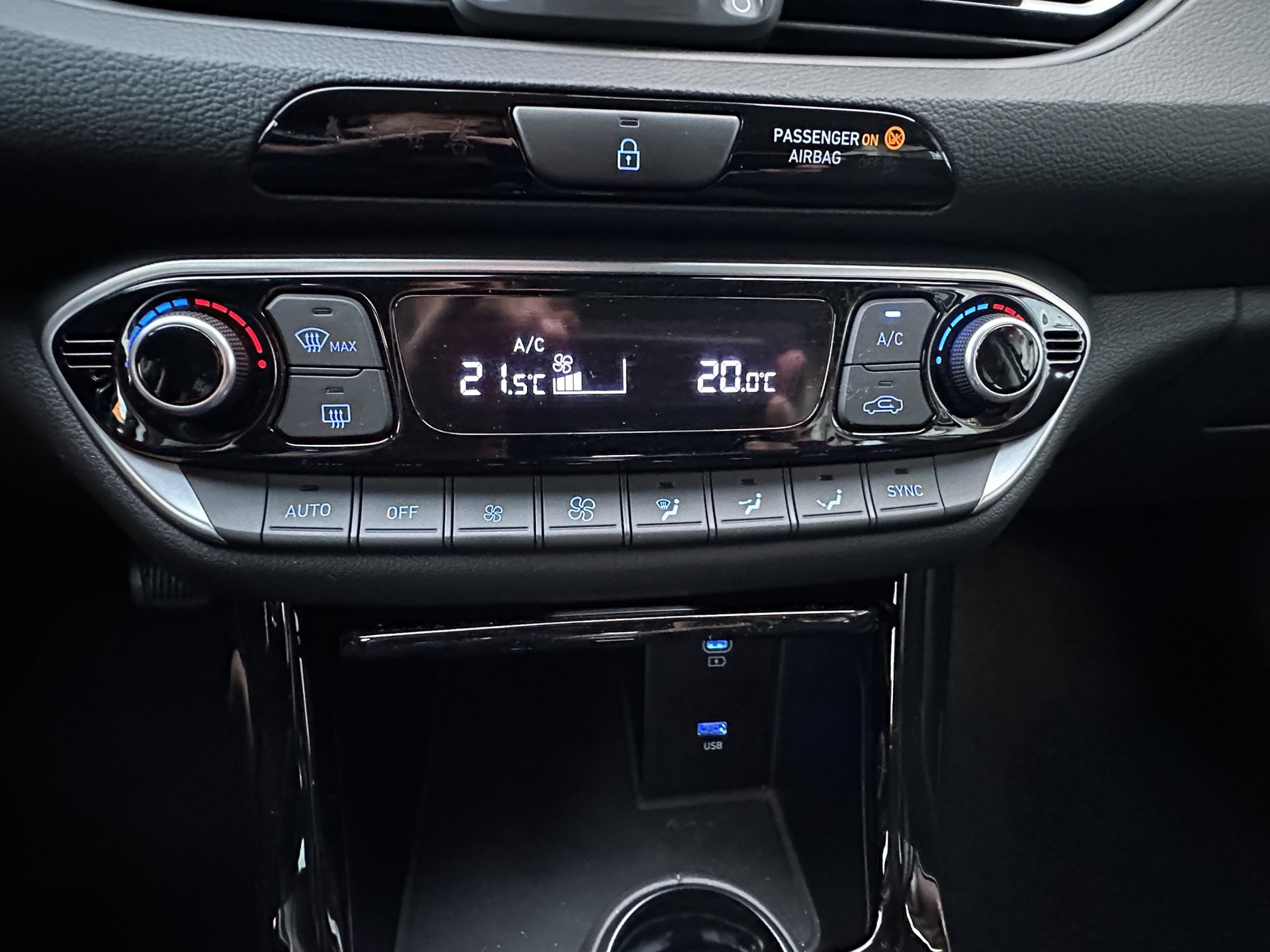 HYUNDAI i30 Wagon 1.5 T-GDi Amplia 48V MH DCT-image-23