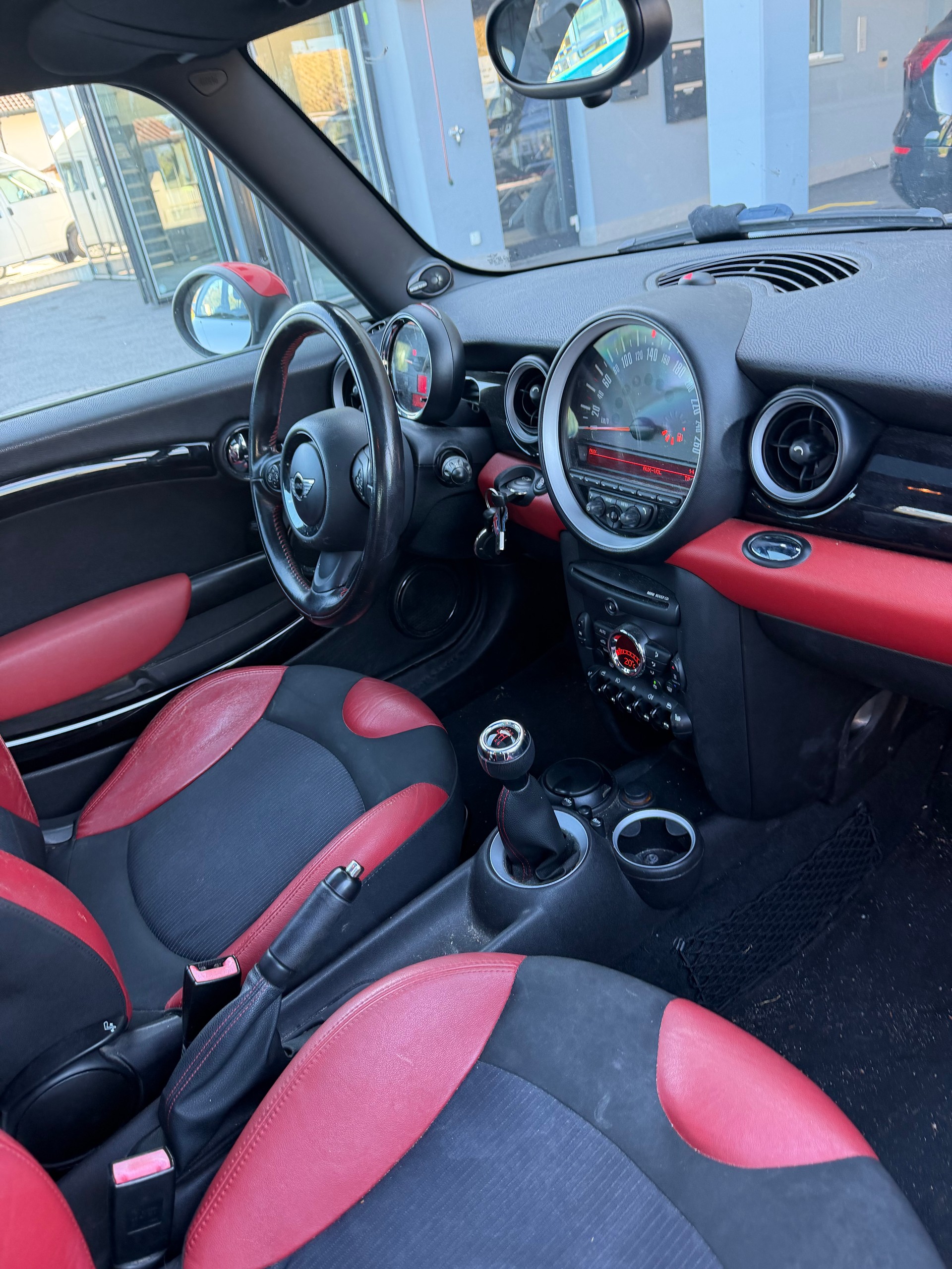 MINI Clubman Cooper John Cooper Works-image-9