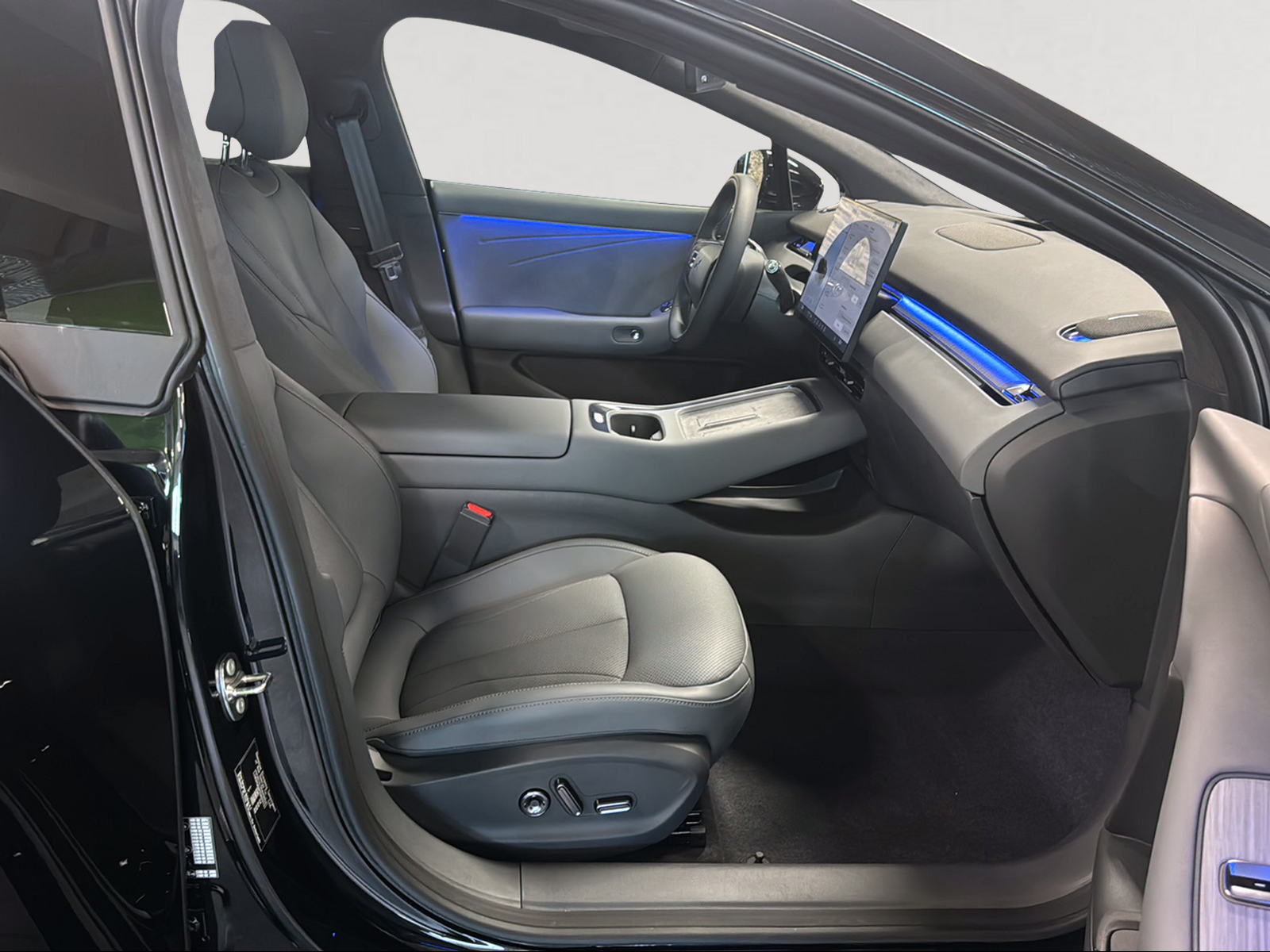 XPENG P7+ 75kWh Performance AWD-image-22