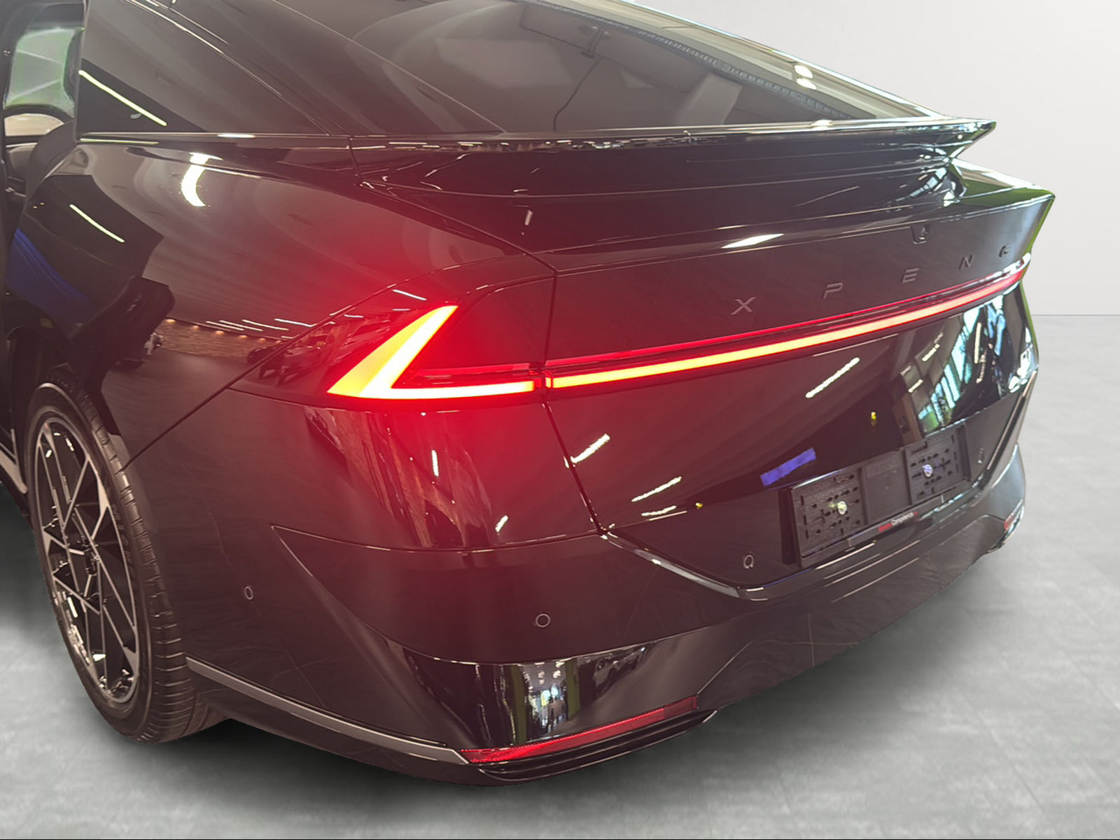 XPENG P7+ 75kWh Performance AWD-image-3