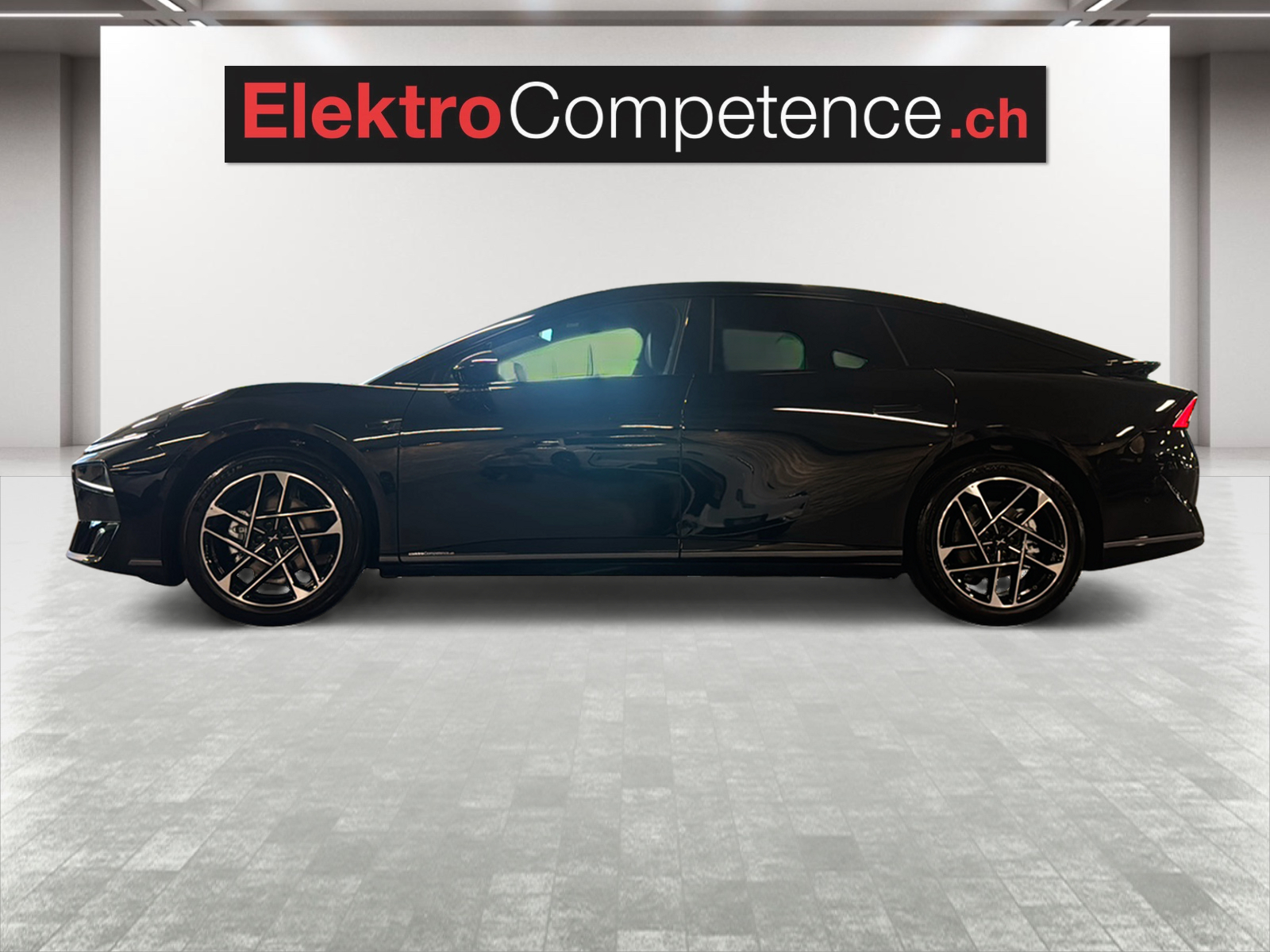XPENG P7+ 75kWh Performance AWD-image-5