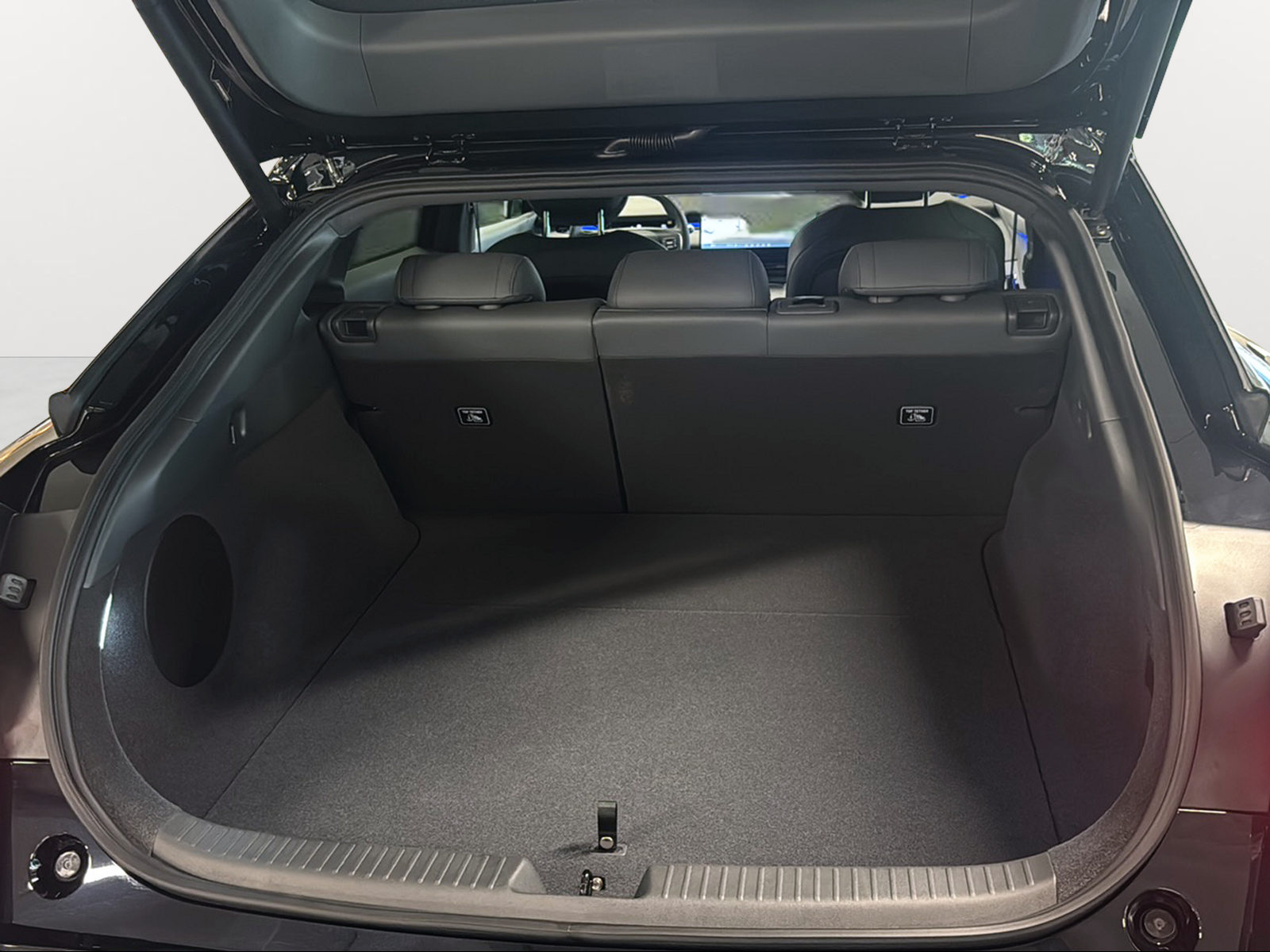 XPENG P7+ 75kWh Performance AWD-image-30