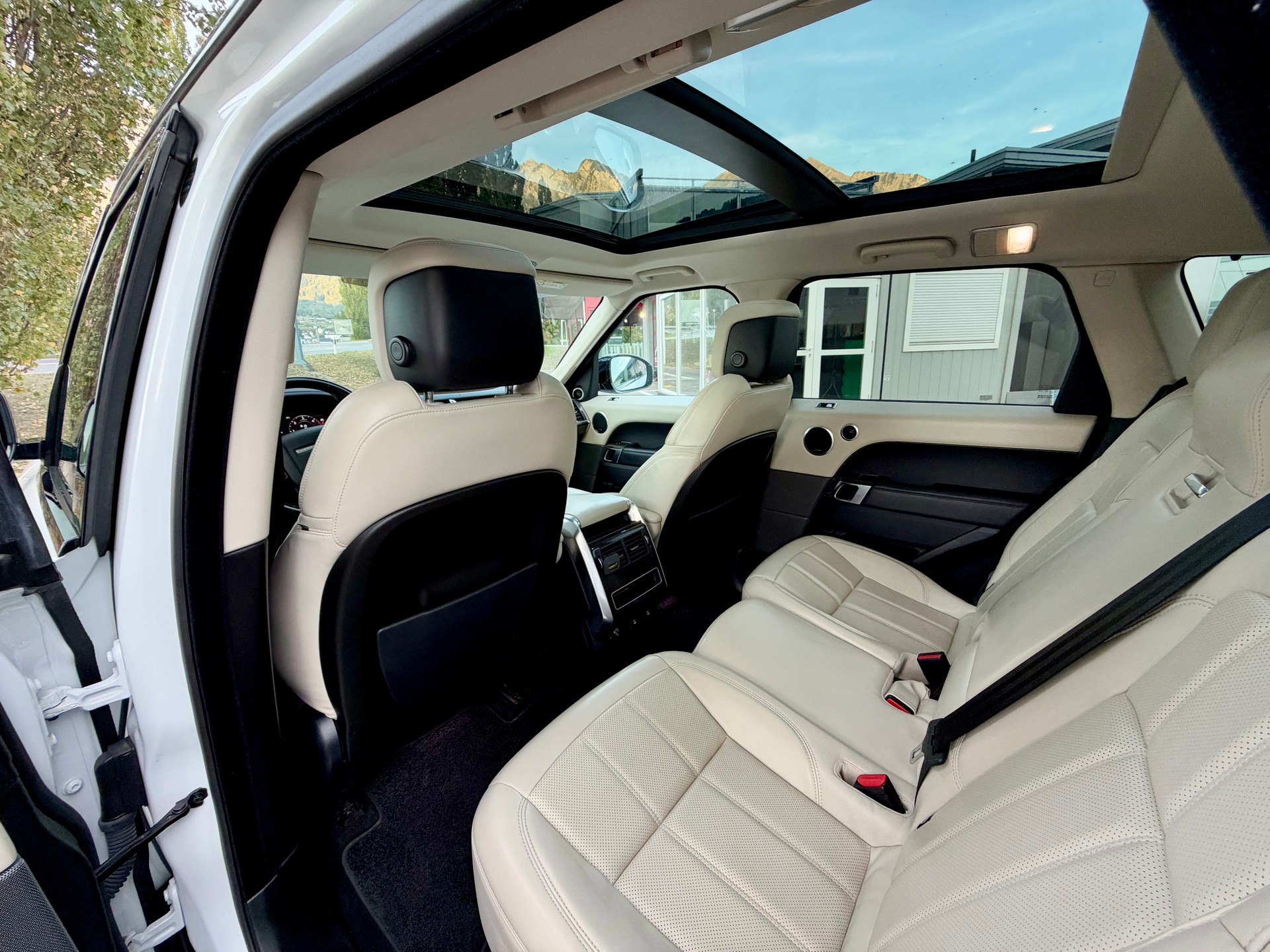 LAND ROVER 3.0 SDV6 HSE Dynamic-image-5