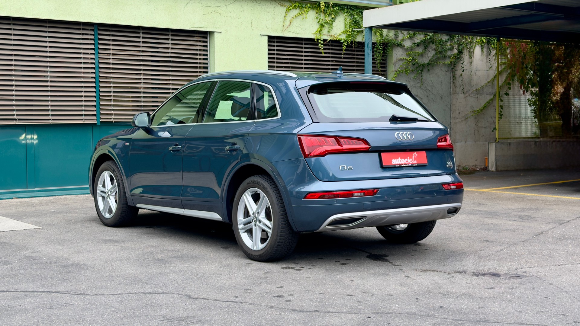 AUDI Q5 2.0 TDI sport quattro S-tronic-image-2