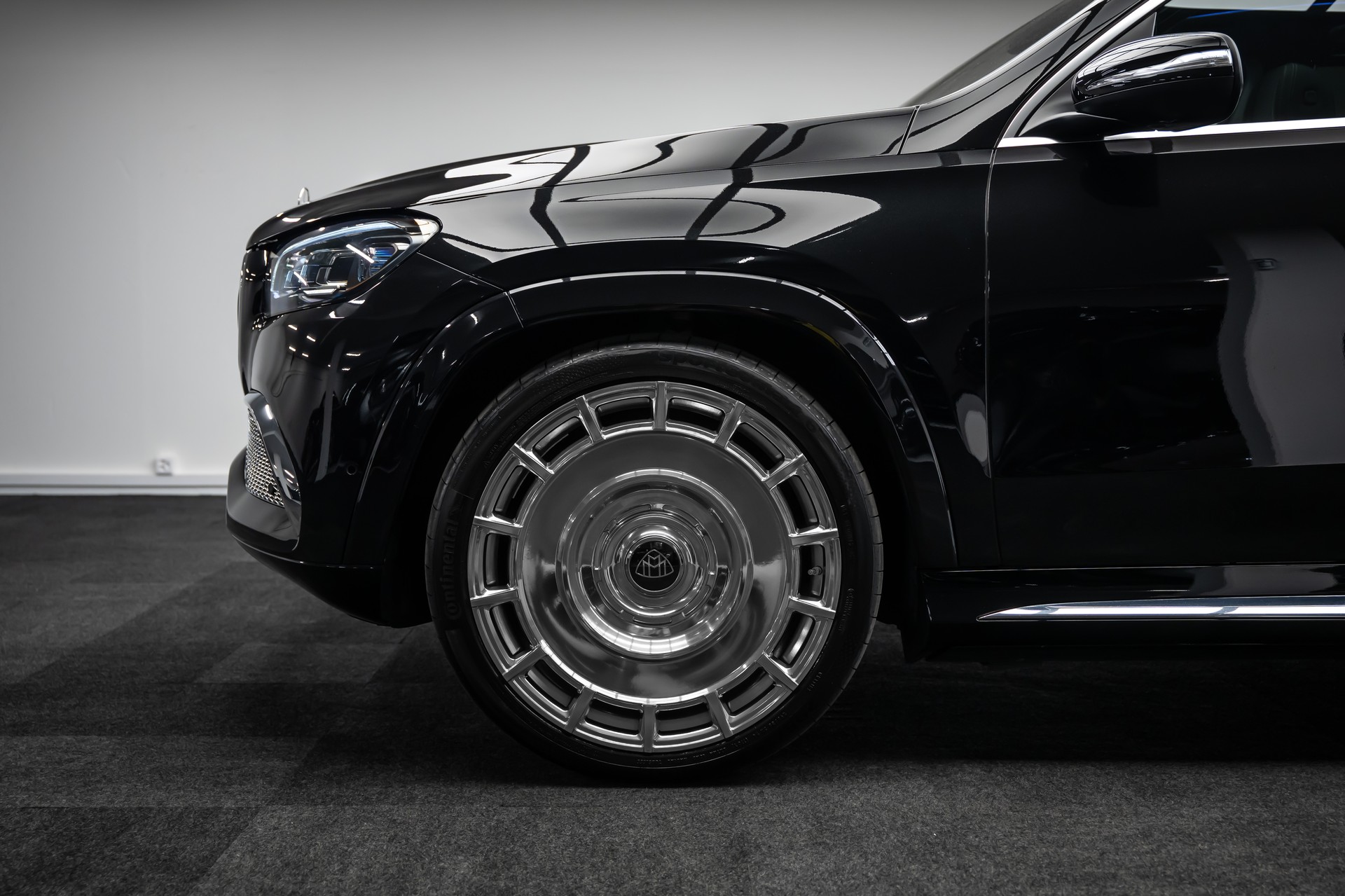 MERCEDES-BENZ GLS 600 MAYBACH * FIRST-CLASS FOND * KÜHLSCHRANK * KLAPPTISCHE * 24" SCHMIEDERÄDER * VOLL AUSSTATTUNG *-showroom-element-1