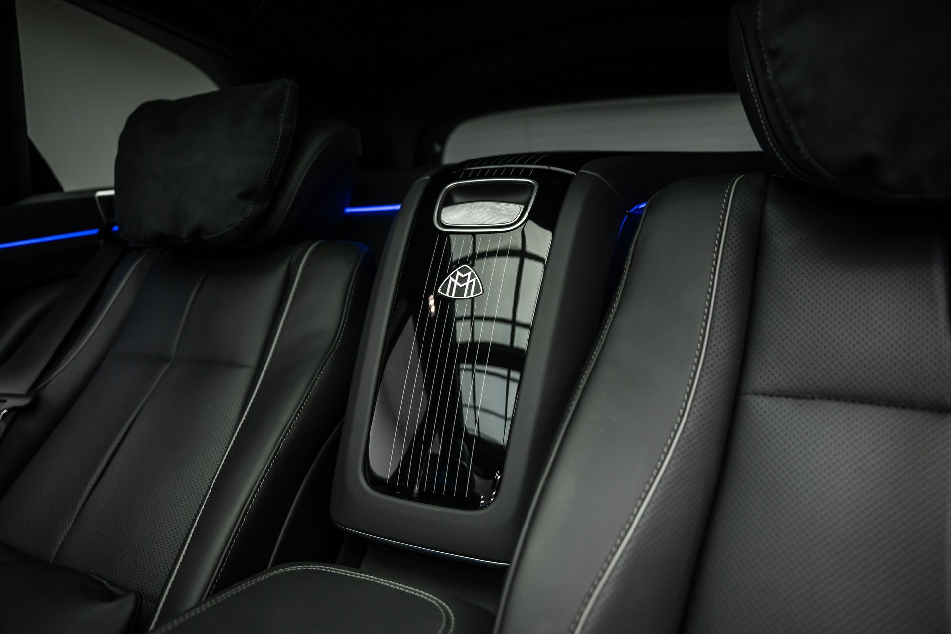 MERCEDES-BENZ GLS 600 MAYBACH * FIRST-CLASS FOND * KÜHLSCHRANK * KLAPPTISCHE * 24" SCHMIEDERÄDER * VOLL AUSSTATTUNG *-image-17