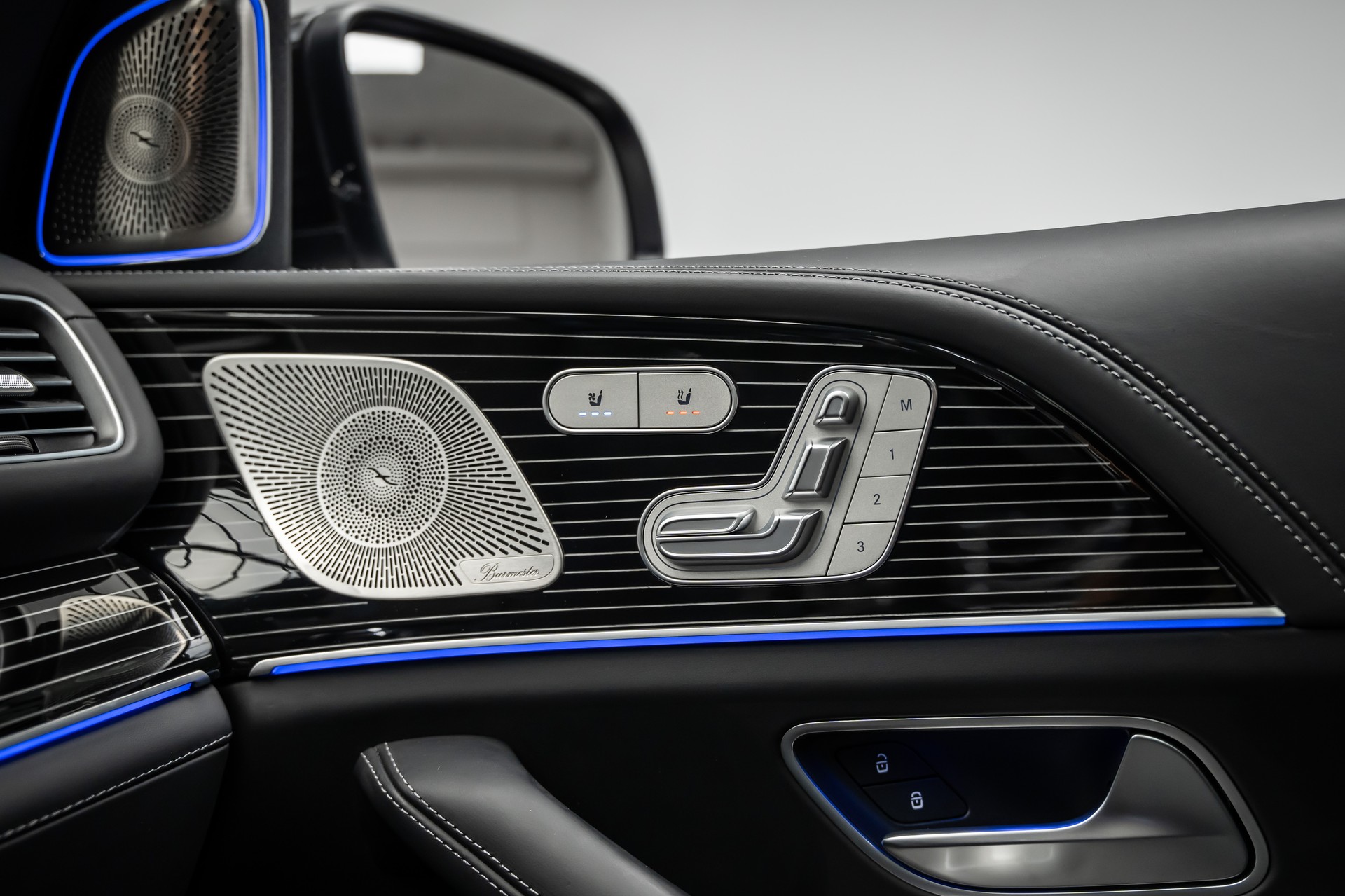 MERCEDES-BENZ GLS 600 MAYBACH * FIRST-CLASS FOND * KÜHLSCHRANK * KLAPPTISCHE * 24" SCHMIEDERÄDER * VOLL AUSSTATTUNG *-image-39