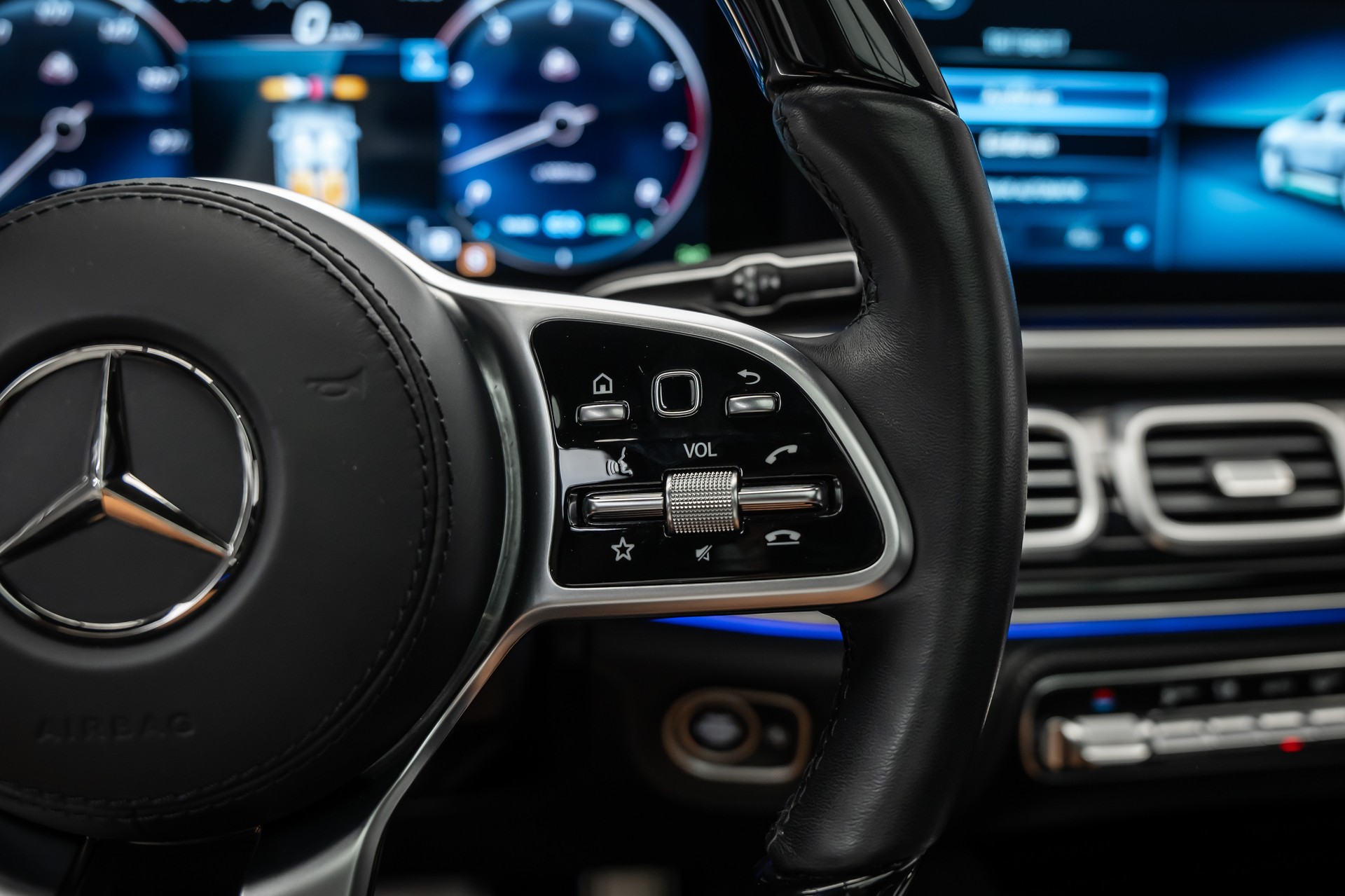 MERCEDES-BENZ GLS 600 MAYBACH * FIRST-CLASS FOND * KÜHLSCHRANK * KLAPPTISCHE * 24" SCHMIEDERÄDER * VOLL AUSSTATTUNG *-image-34