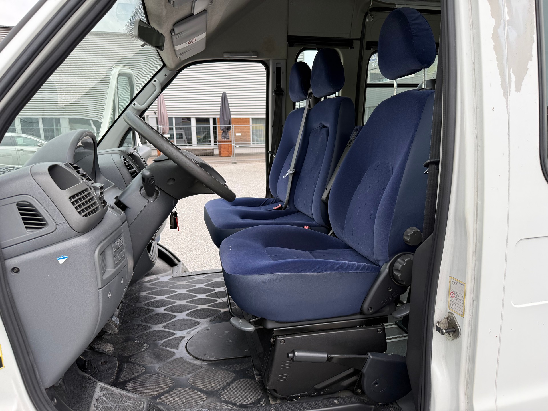 PEUGEOT 18Q 2.8HDi-image-12