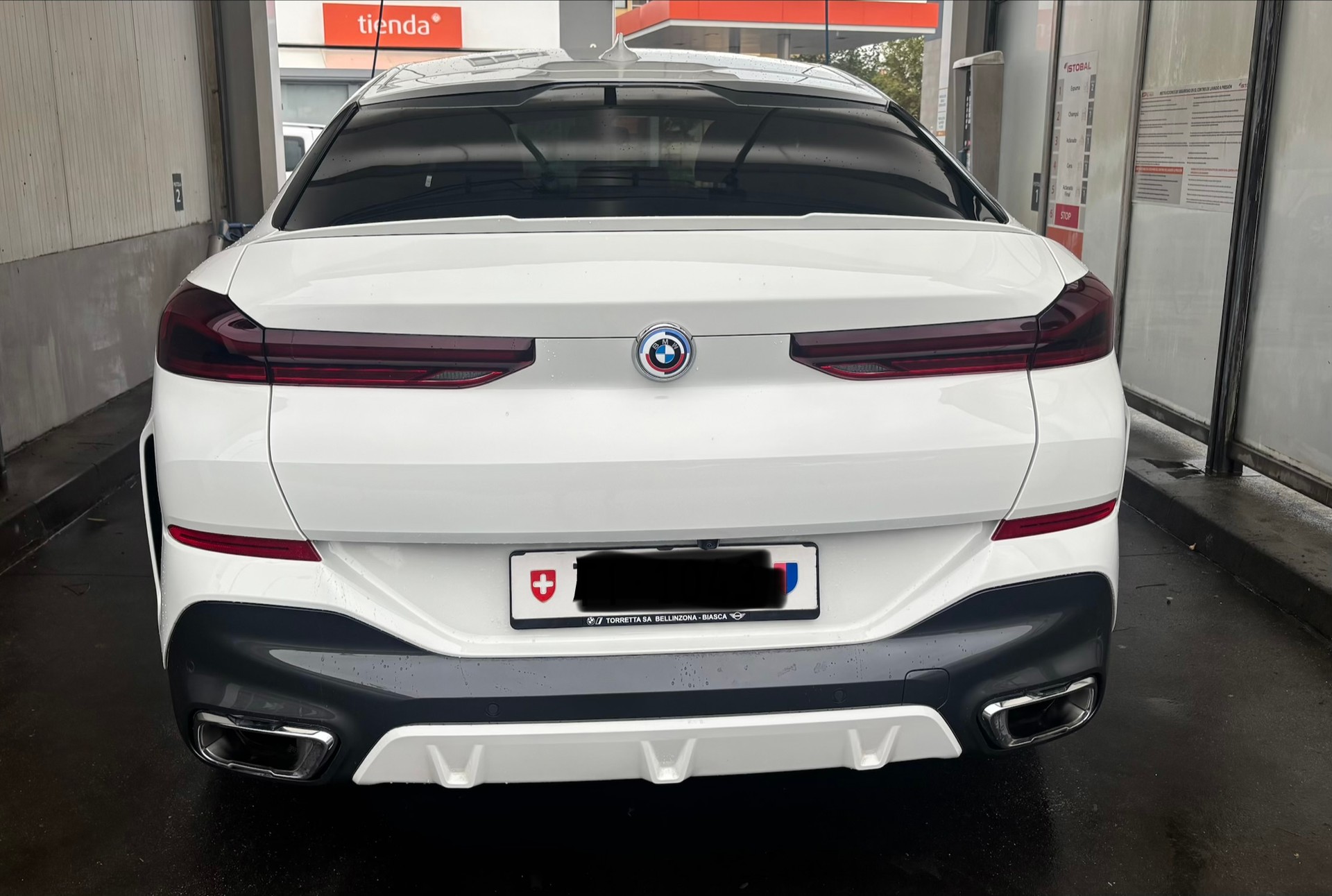 BMW xDrive 30d-image-2
