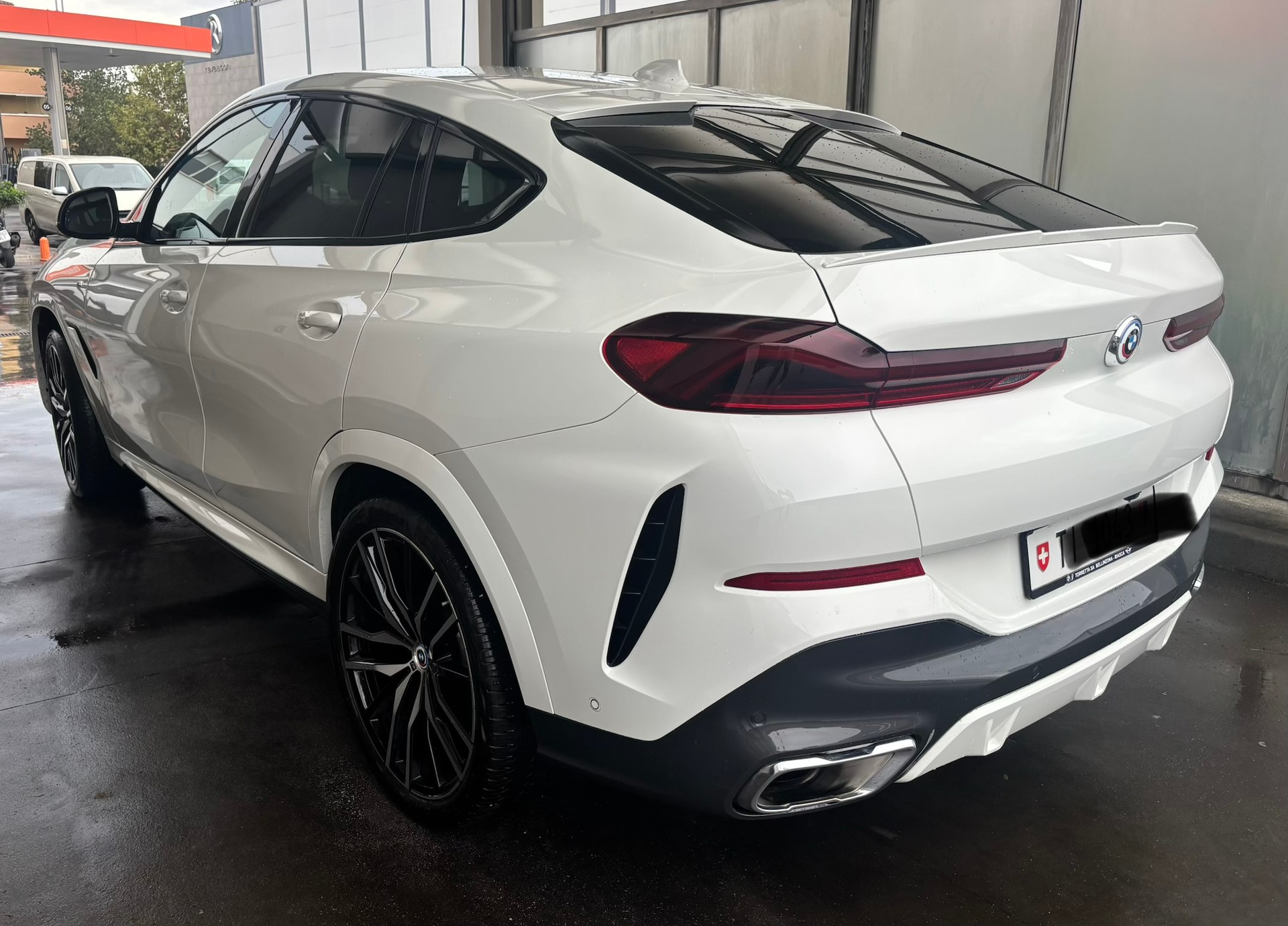 BMW xDrive 30d-image-3