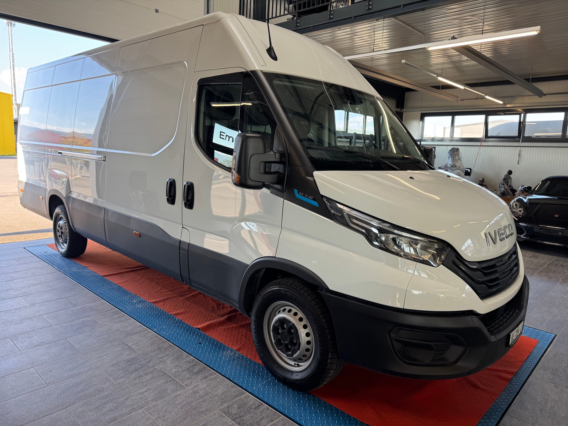 IVECO 35S14EV L3H2-showroom-element-2