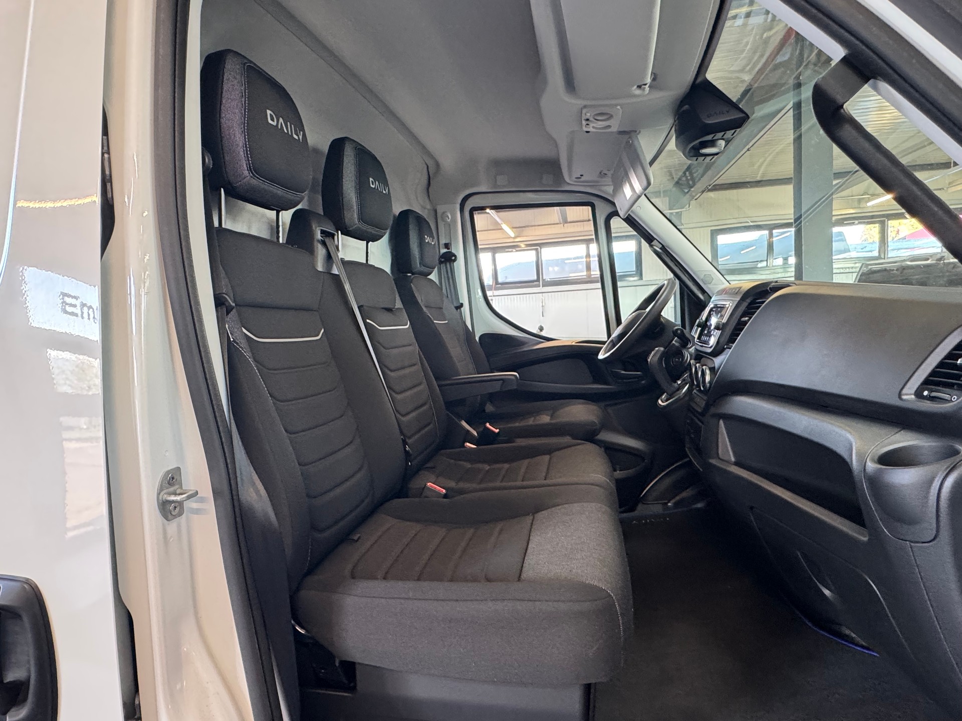 IVECO 35S14EV L3H2-image-9