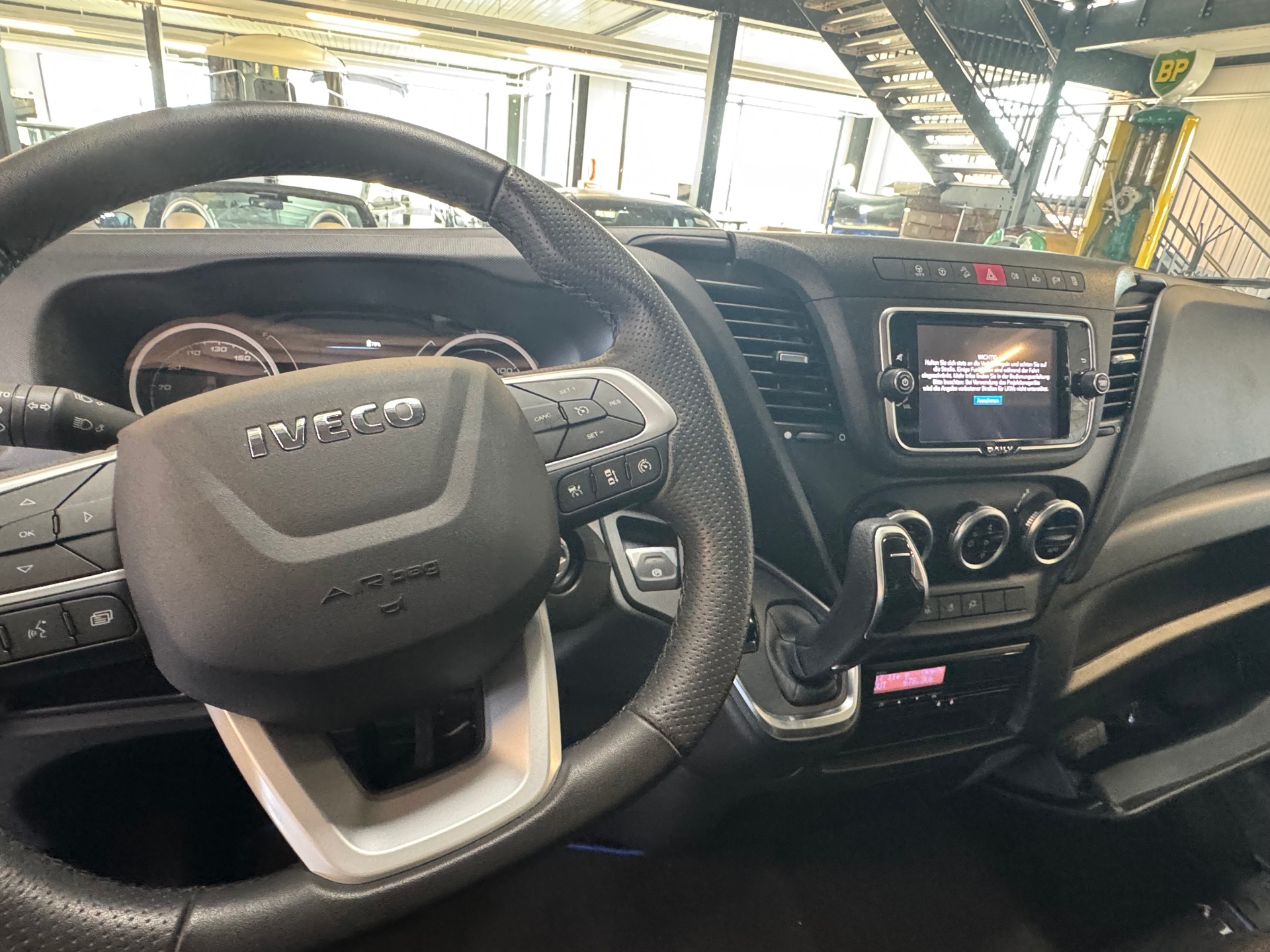 IVECO 35S14EV L3H2-image-7