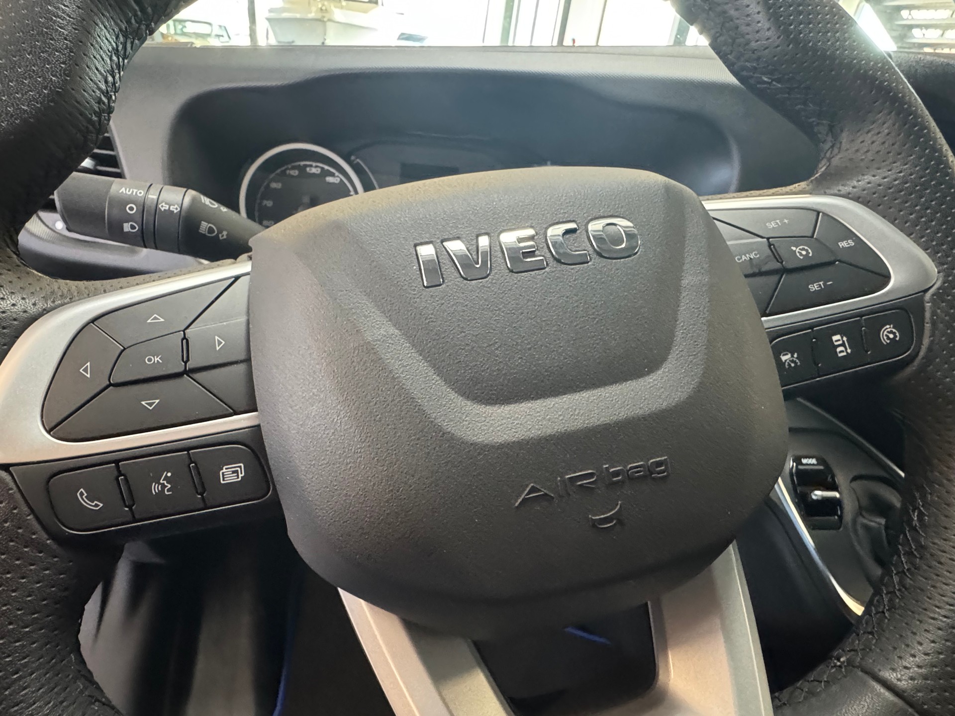 IVECO 35S14EV L3H2-image-8