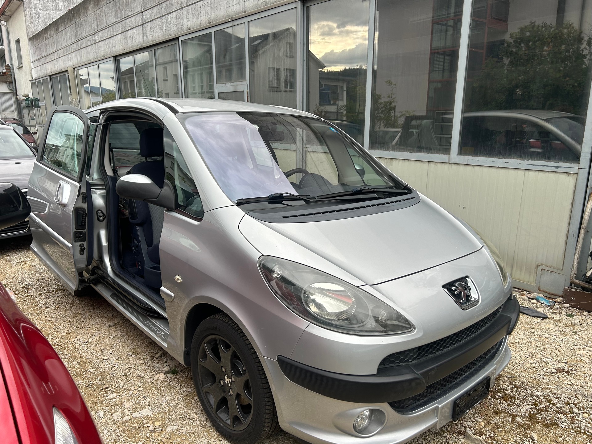PEUGEOT 1007 1.6 Trendy 2-Tronic-image-1