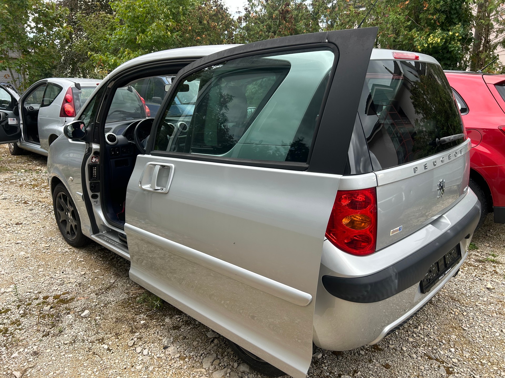 PEUGEOT 1007 1.6 Trendy 2-Tronic-image-5