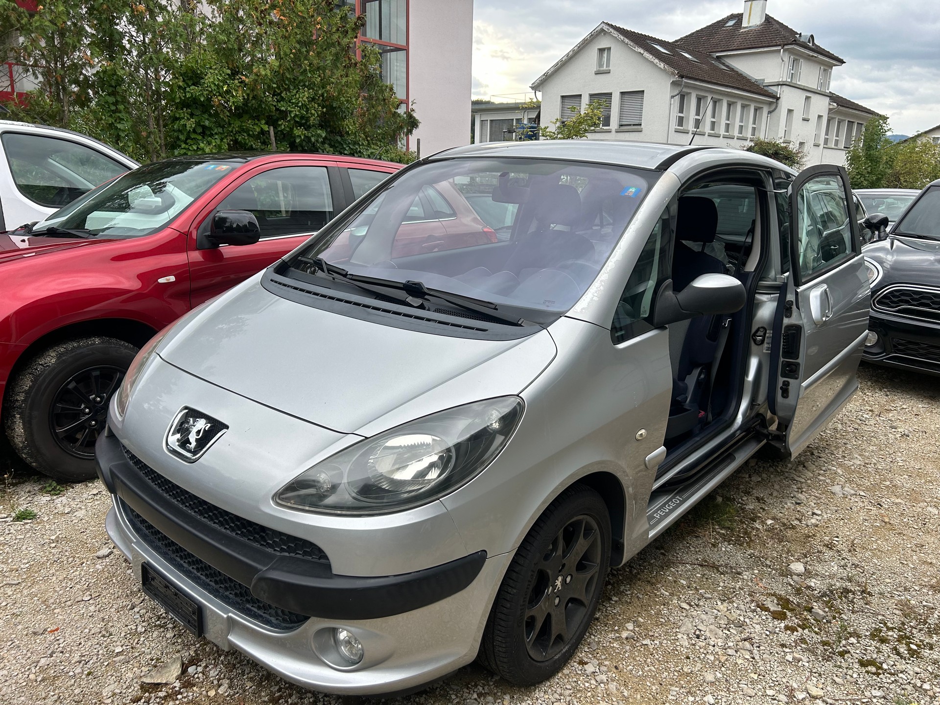 PEUGEOT 1007 1.6 Trendy 2-Tronic-image-2