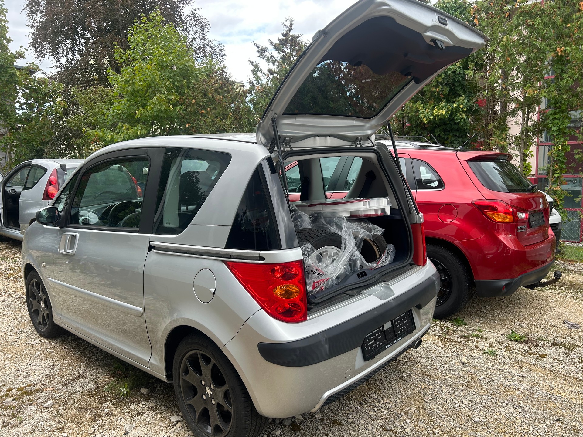 PEUGEOT 1007 1.6 Trendy 2-Tronic-image-4